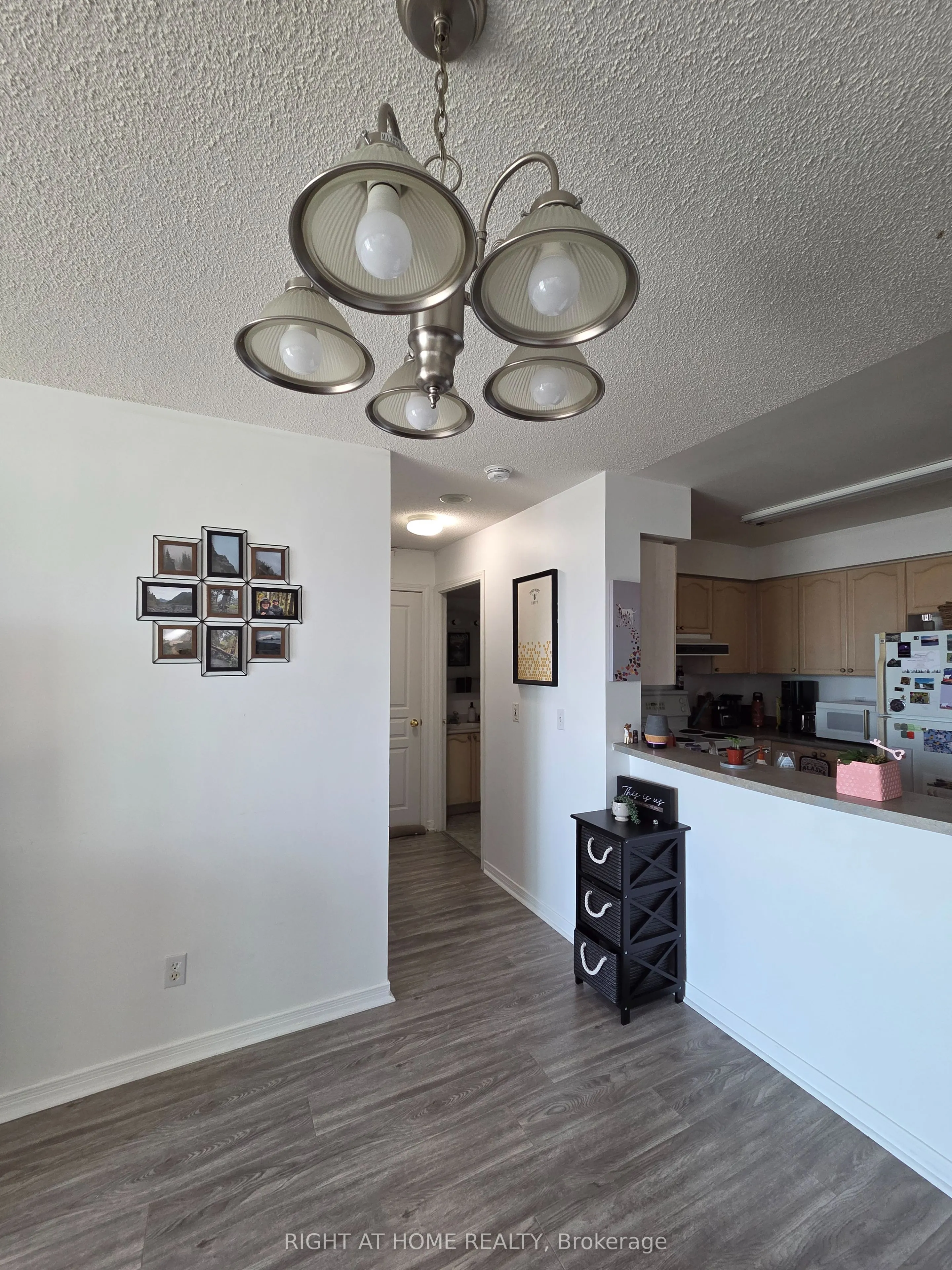 2545 Erin Centre Boulevard, #1406