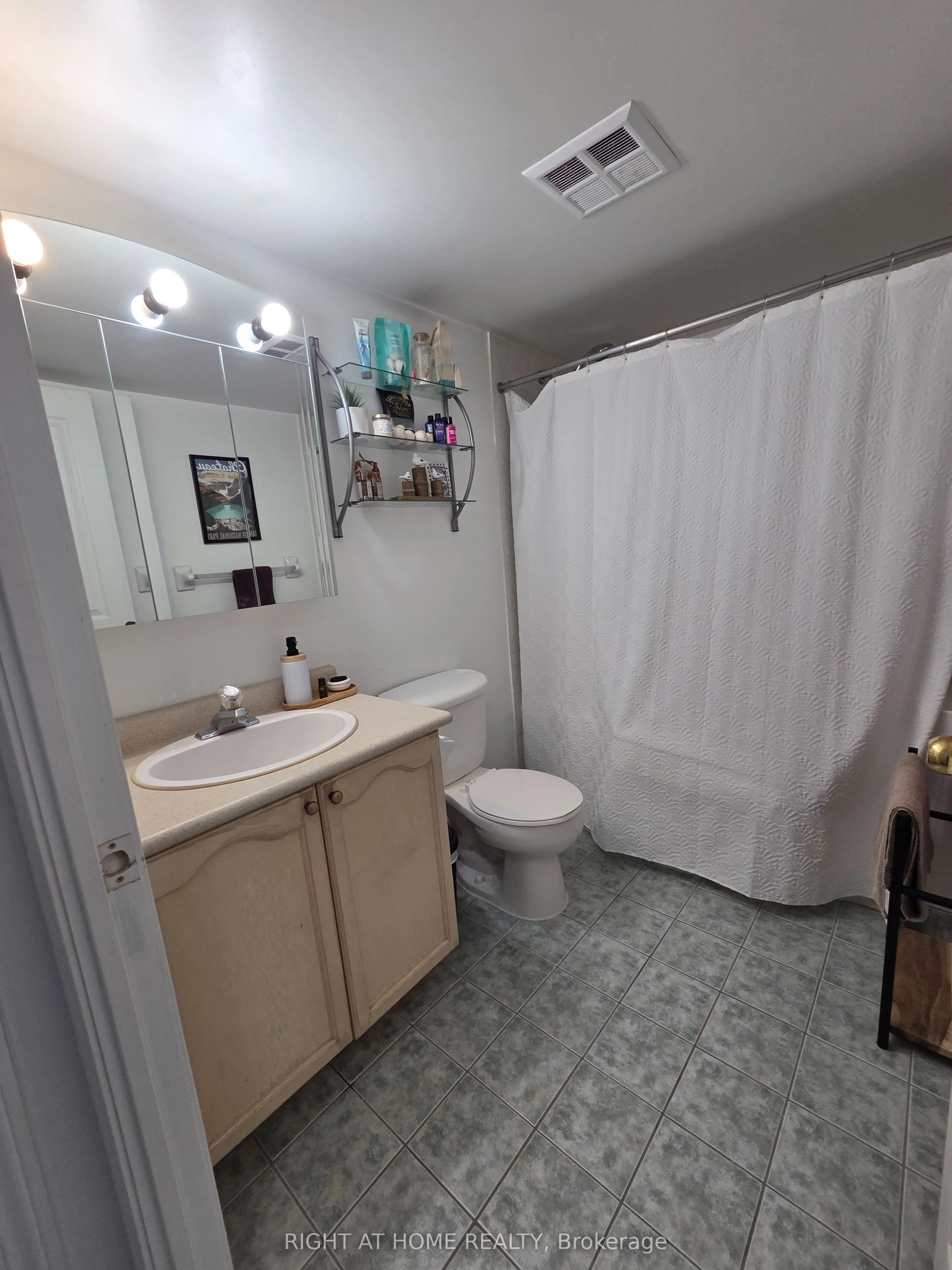 2545 Erin Centre Boulevard, #1406