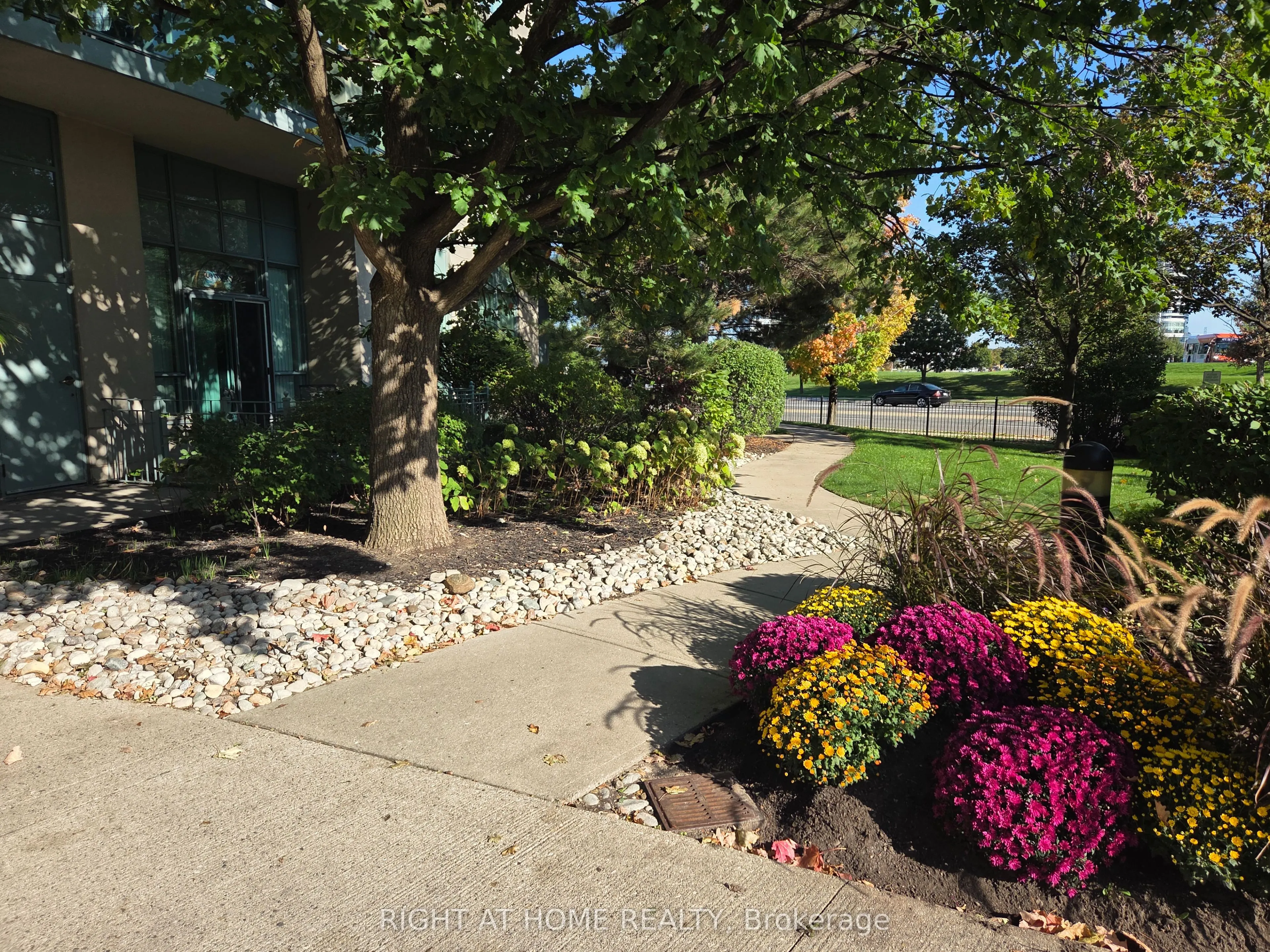 2545 Erin Centre Boulevard, #1406