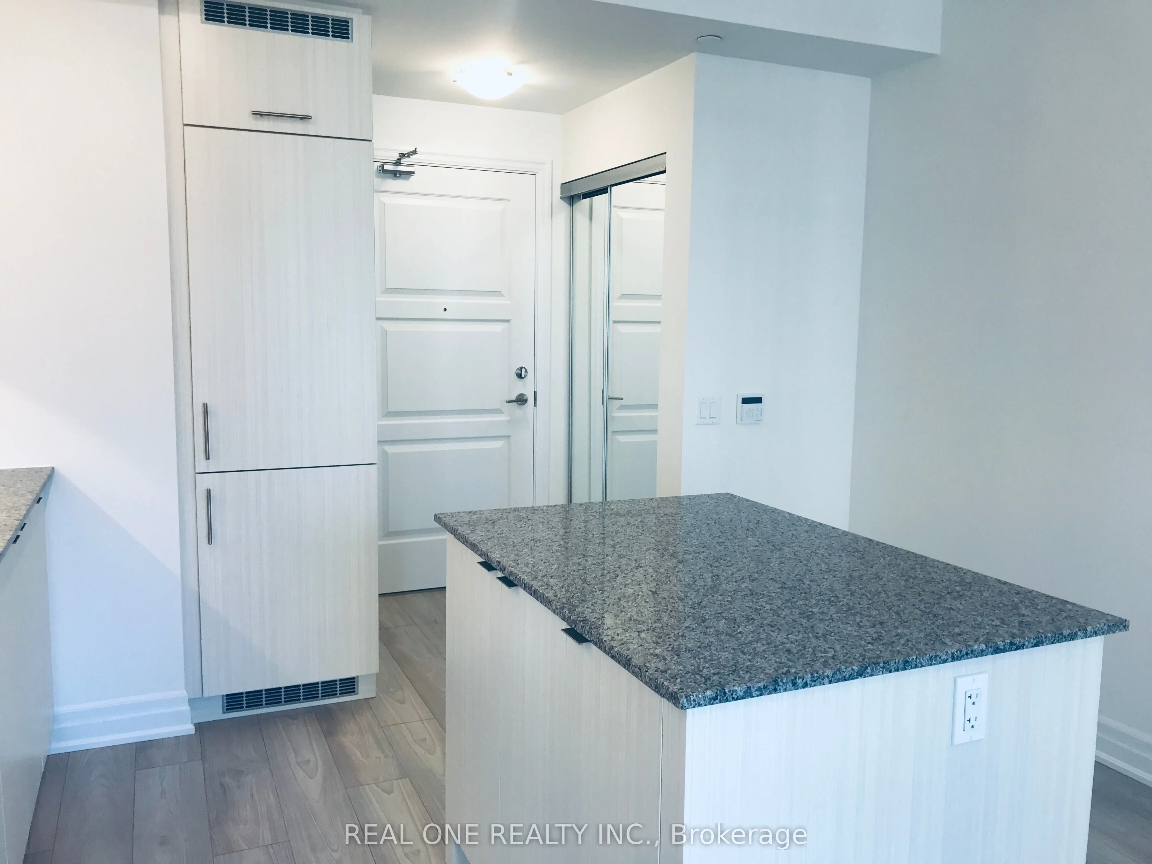 36 Elm Drive W, #1010