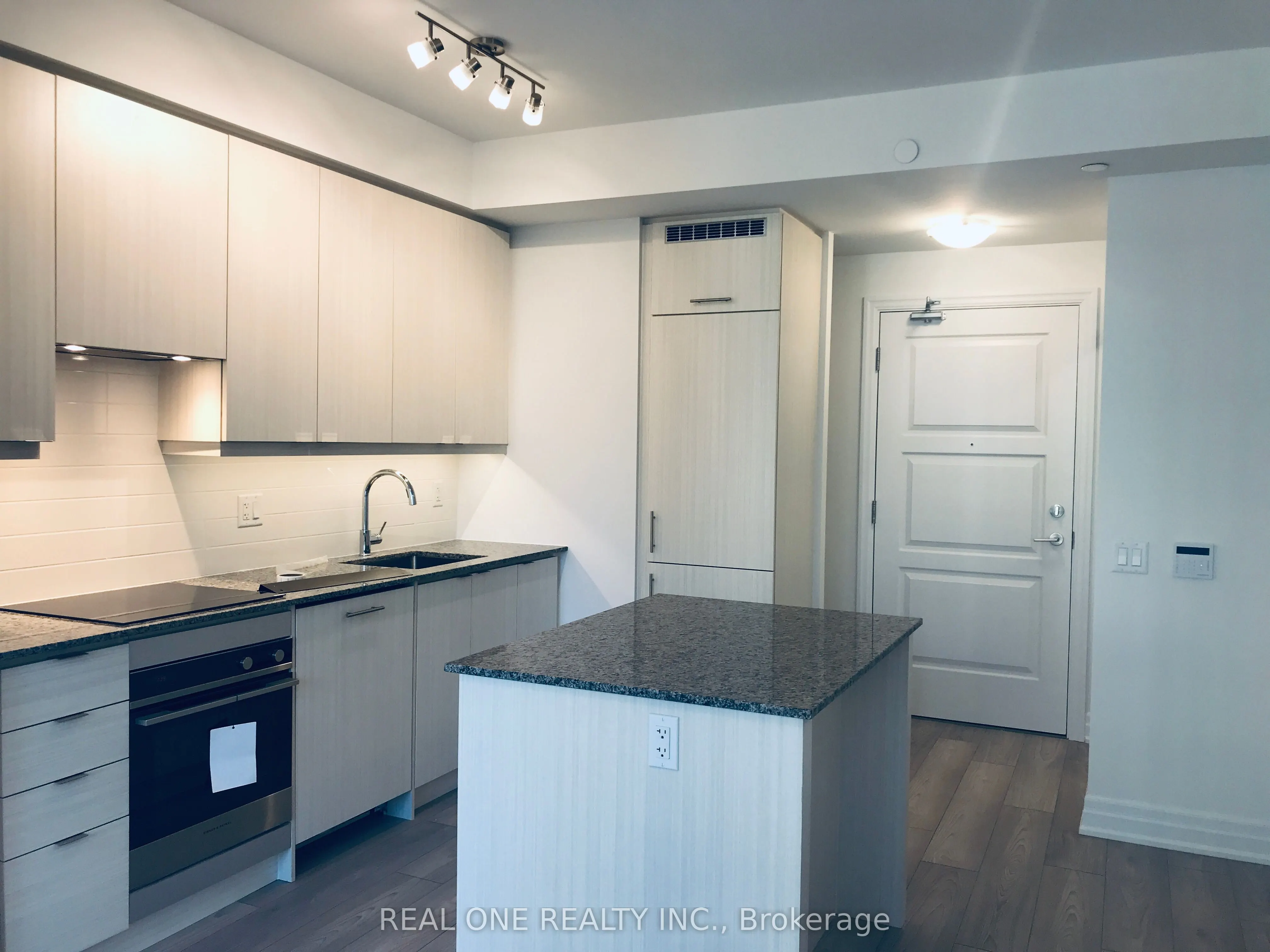 36 Elm Drive W, #1010
