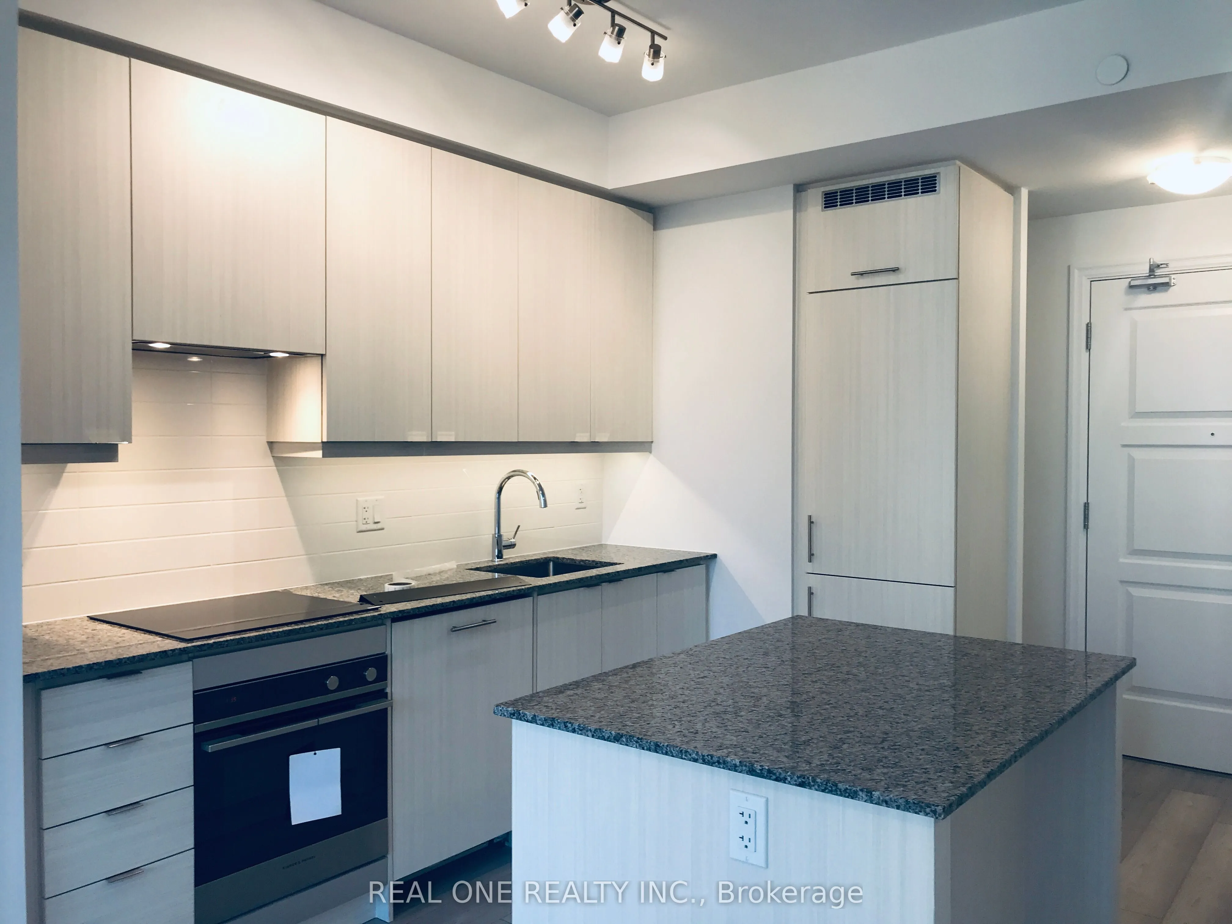 36 Elm Drive W, #1010