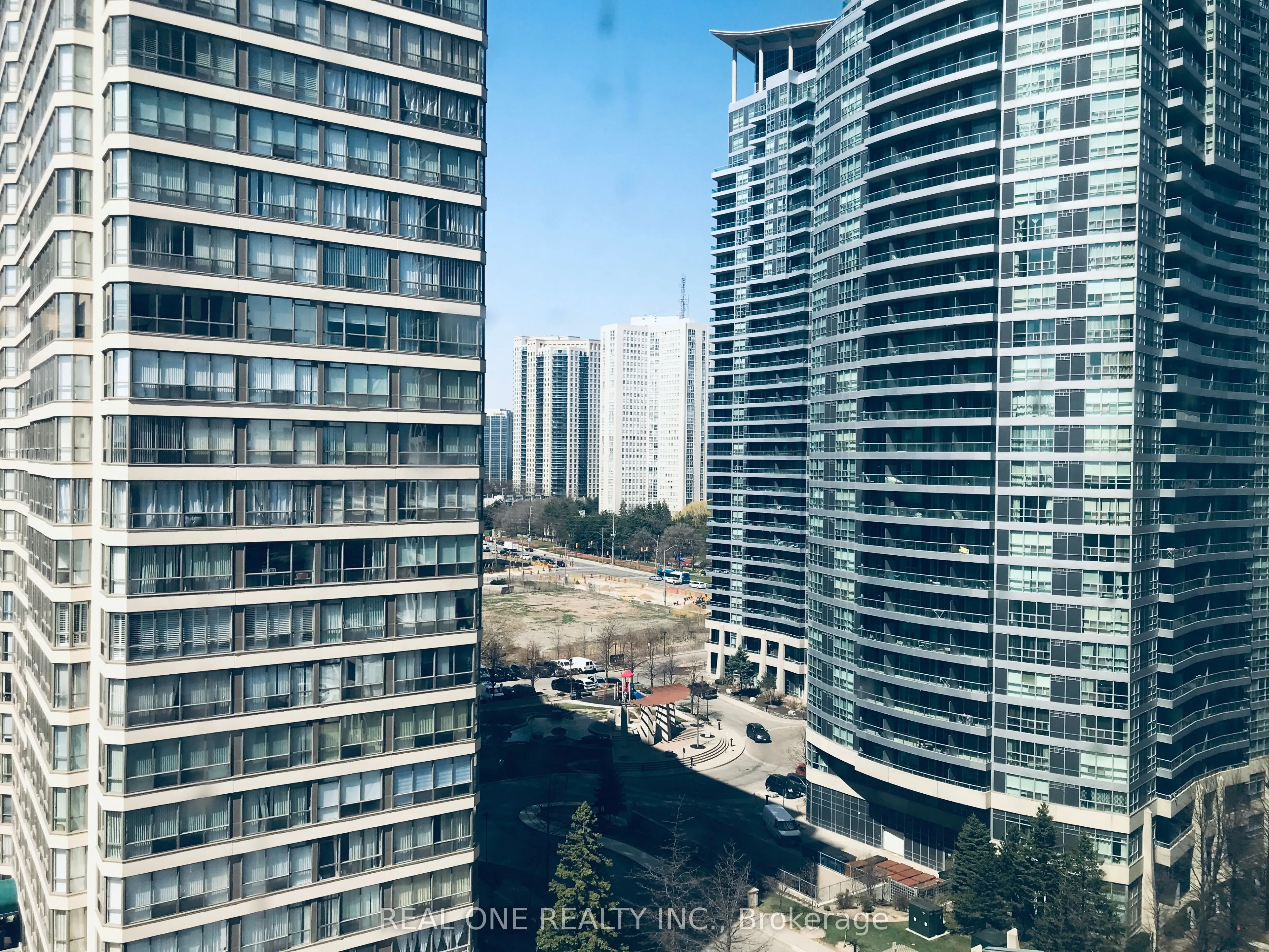 36 Elm Drive W, #1010