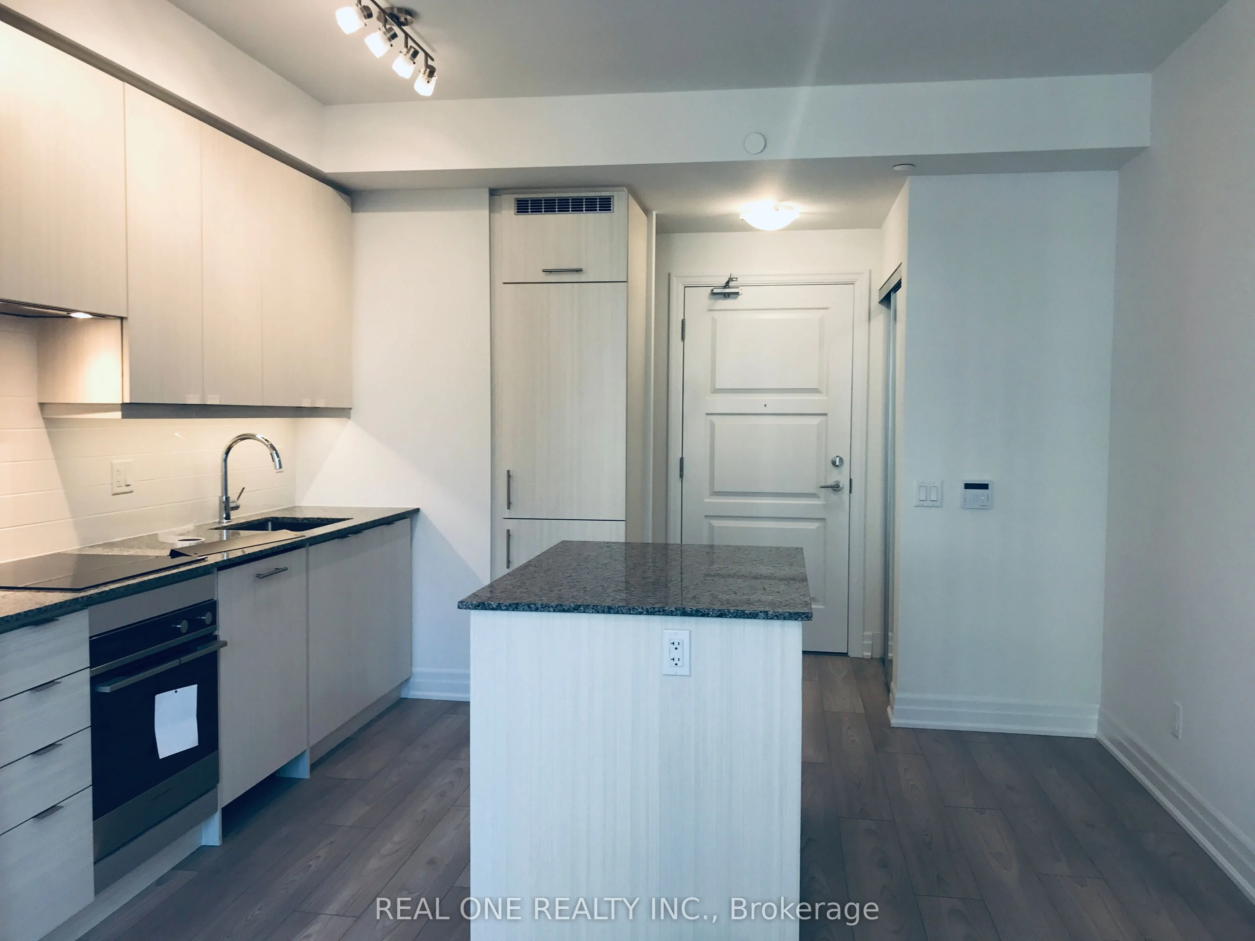 36 Elm Drive W, #1010