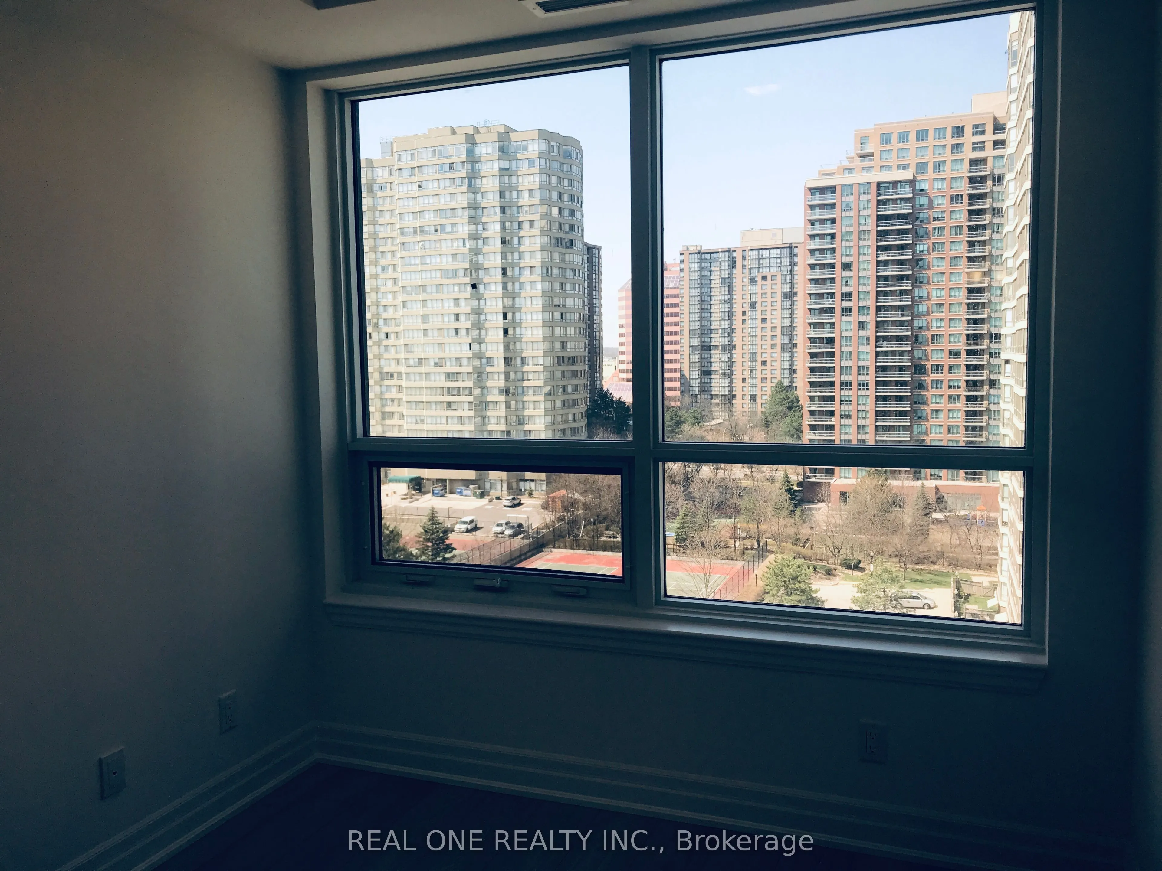 36 Elm Drive W, #1010