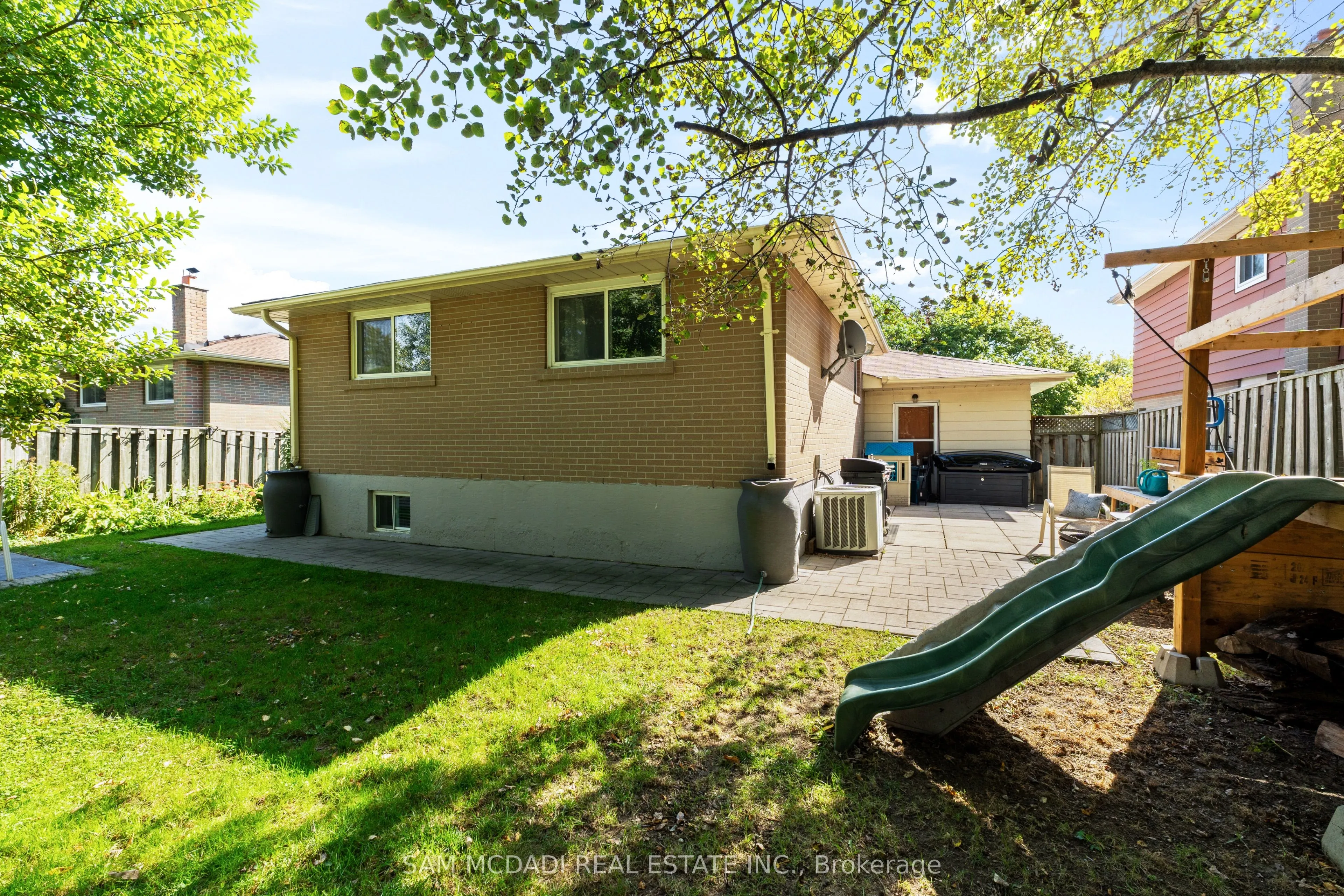 77 Lockton Crescent