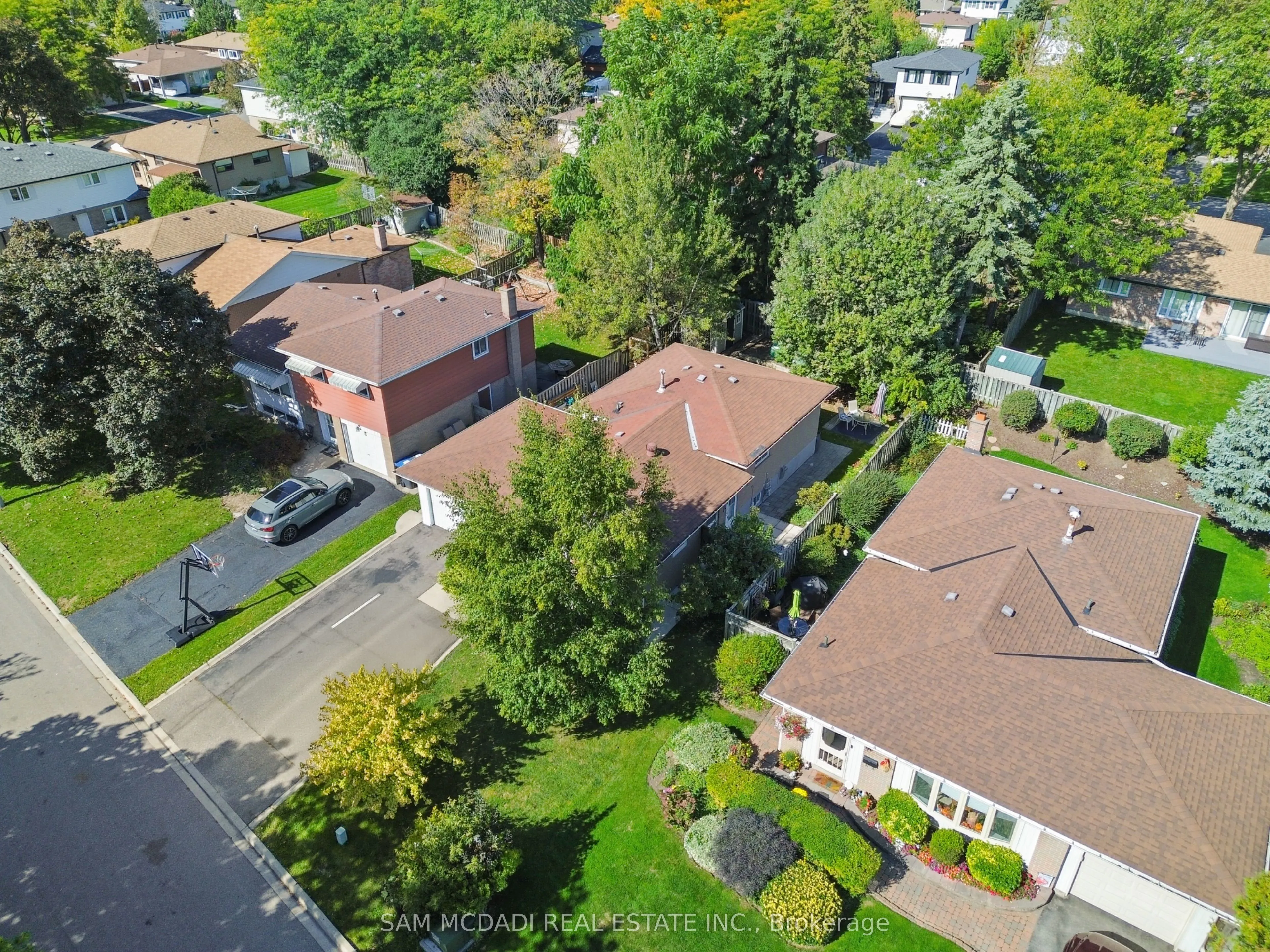 77 Lockton Crescent