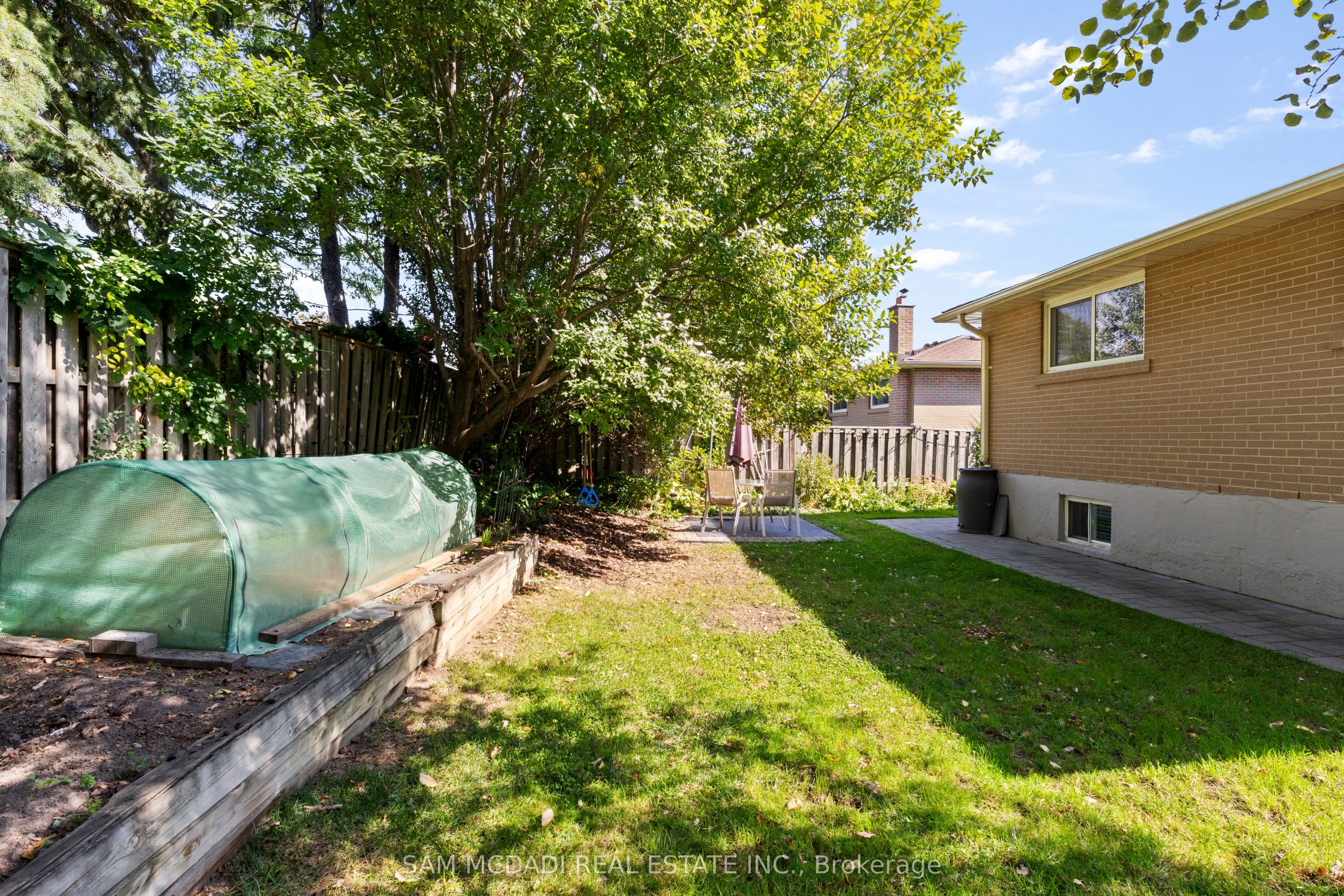 77 Lockton Crescent