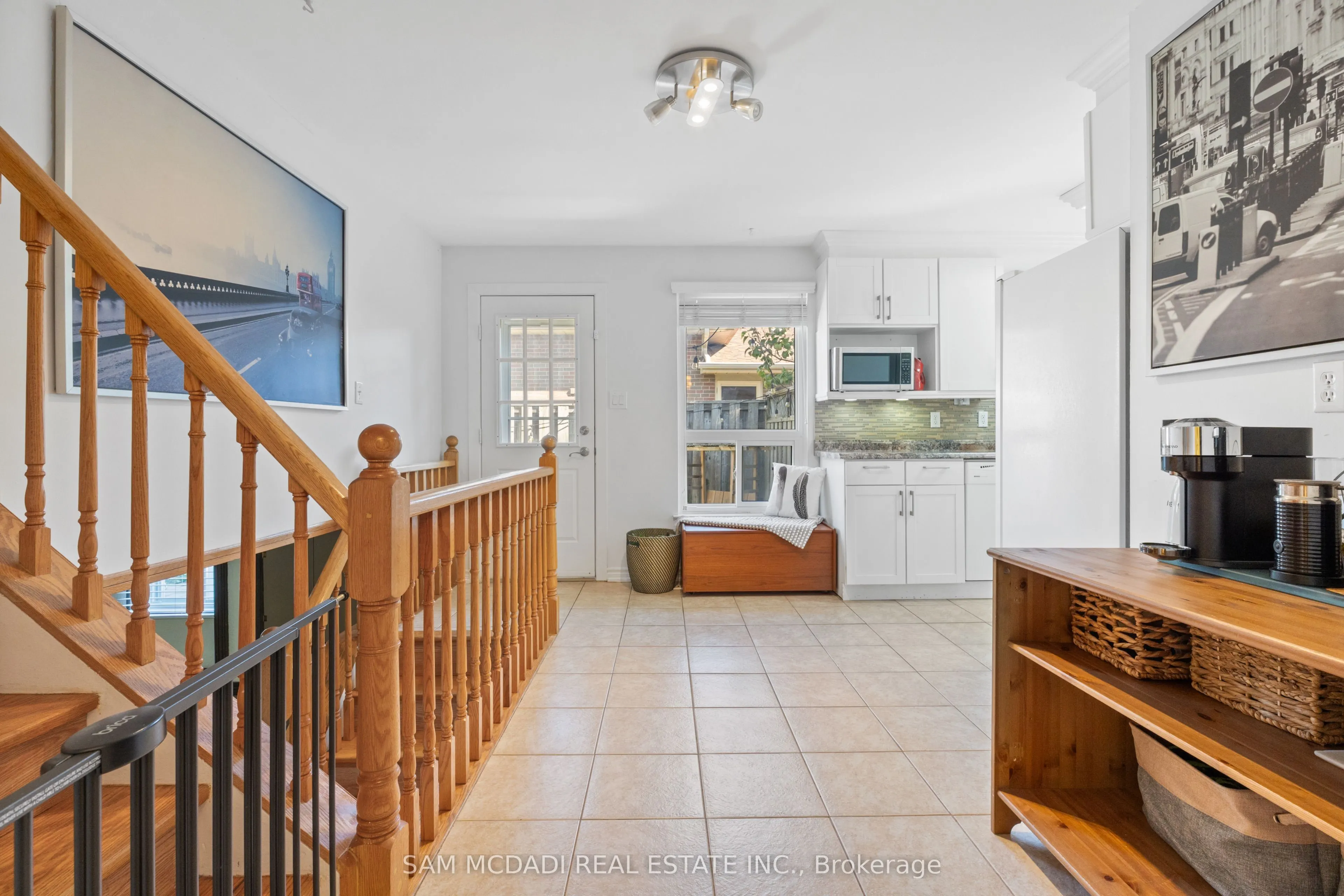 77 Lockton Crescent