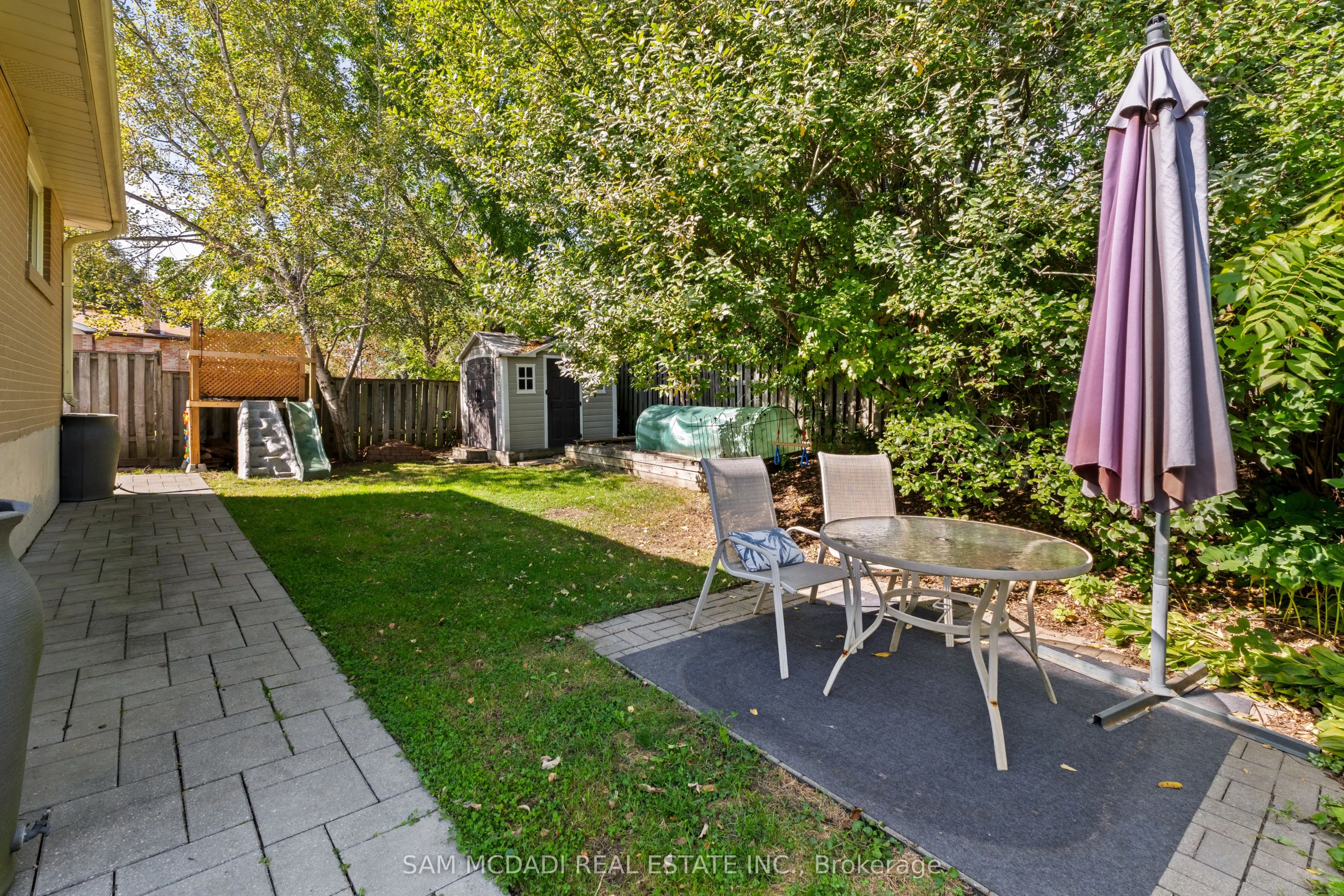 77 Lockton Crescent