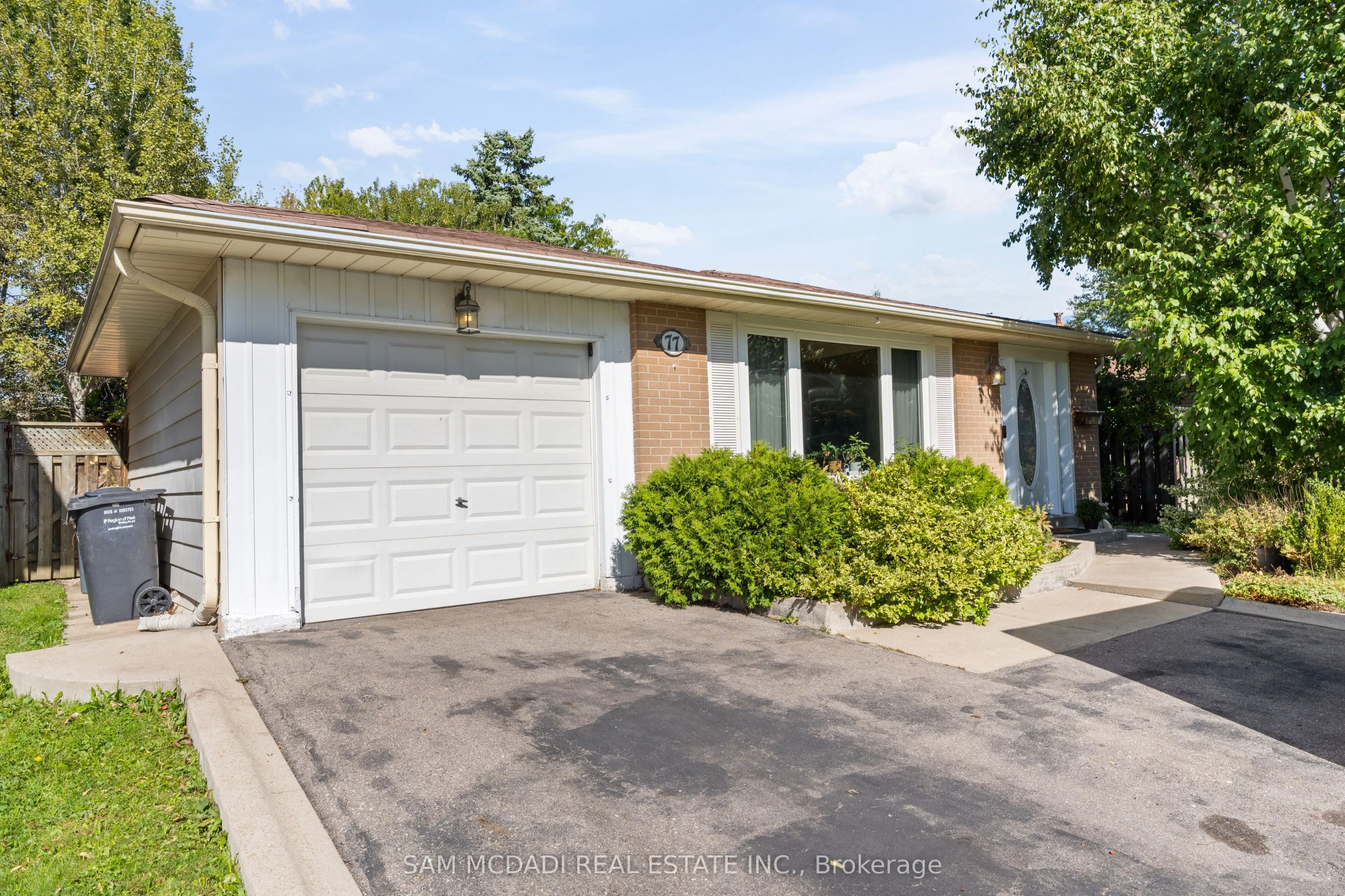 77 Lockton Crescent