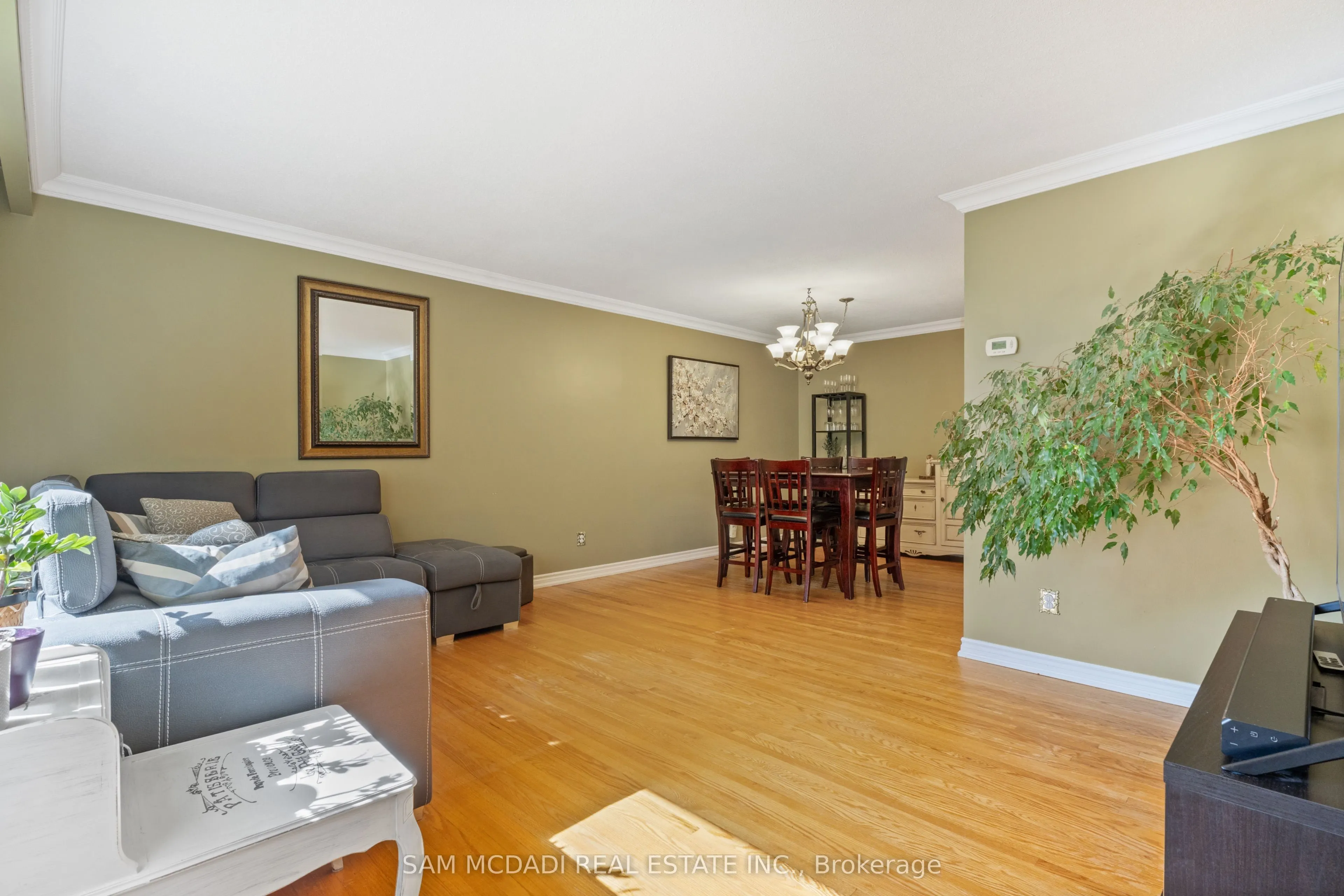 77 Lockton Crescent