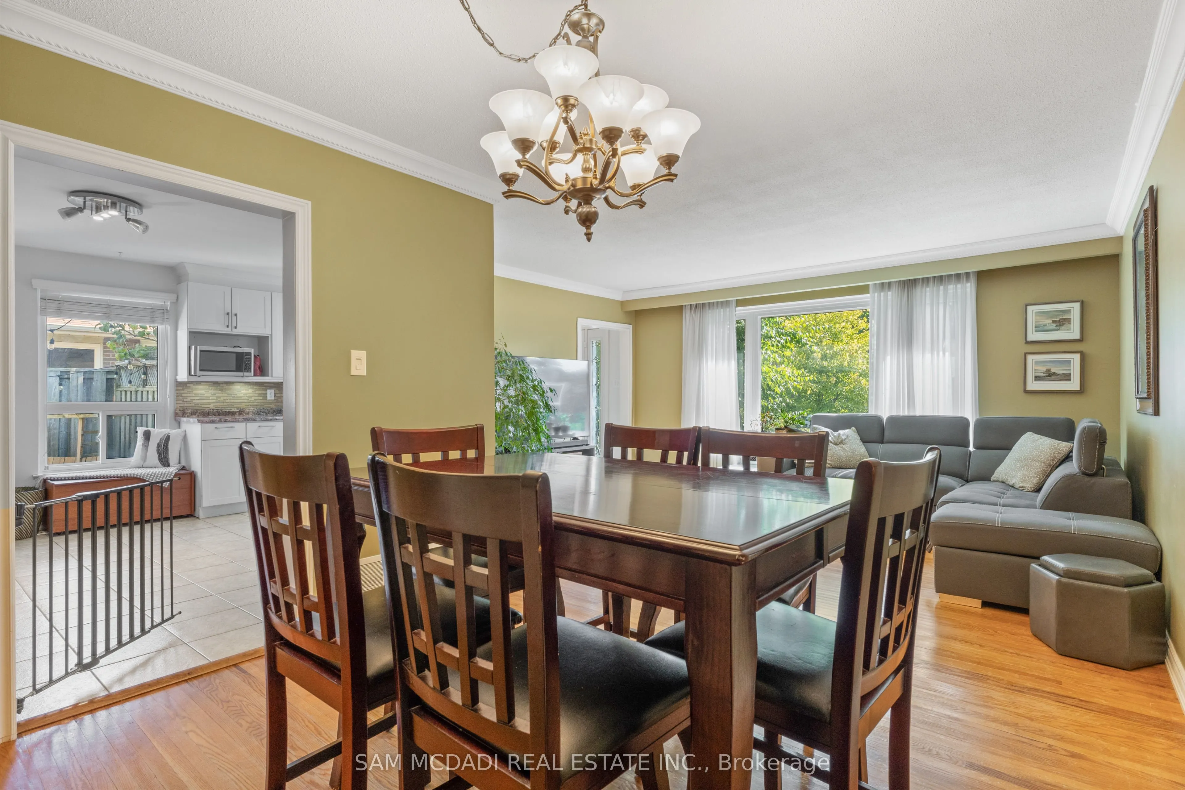 77 Lockton Crescent