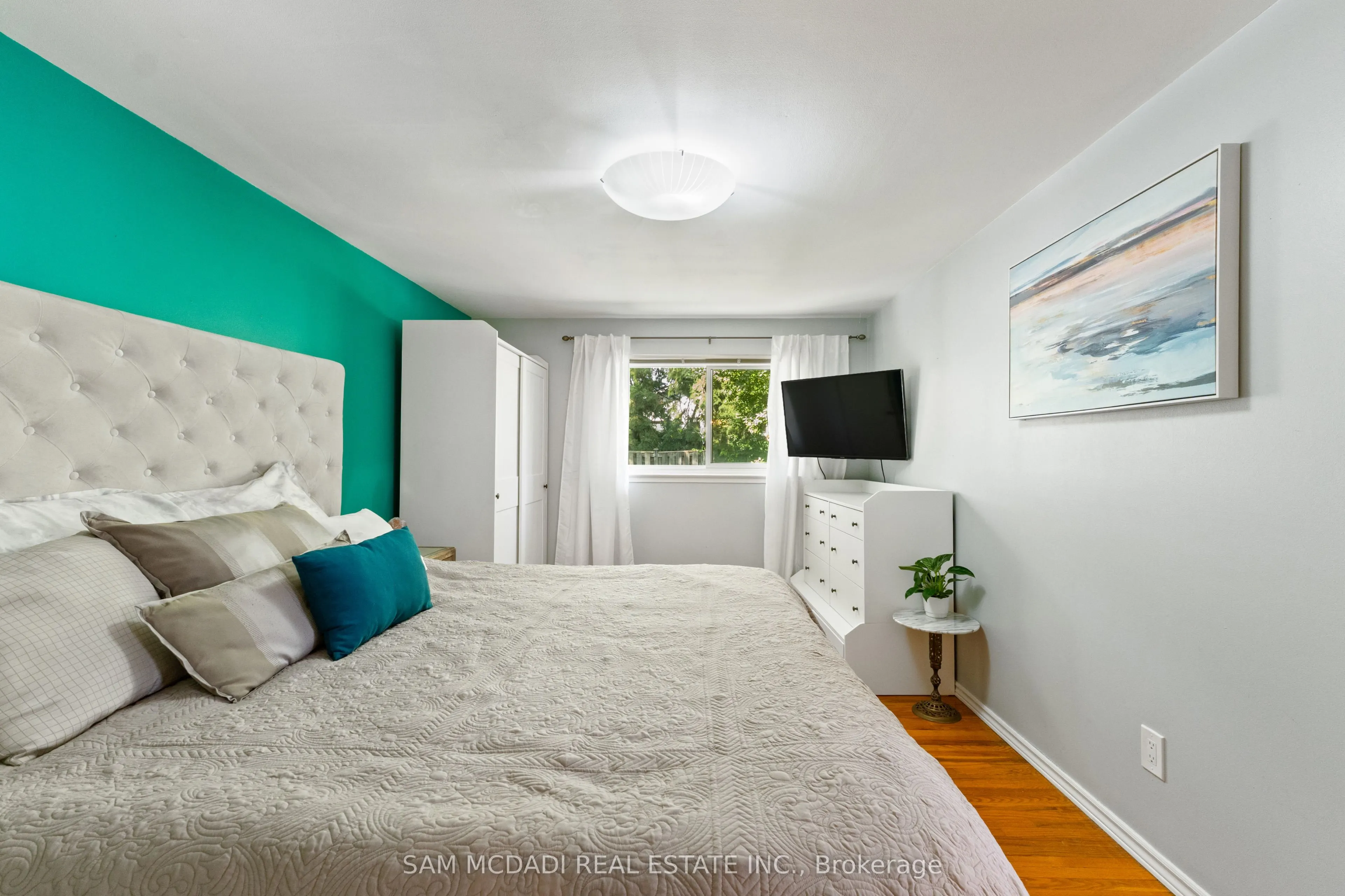 77 Lockton Crescent