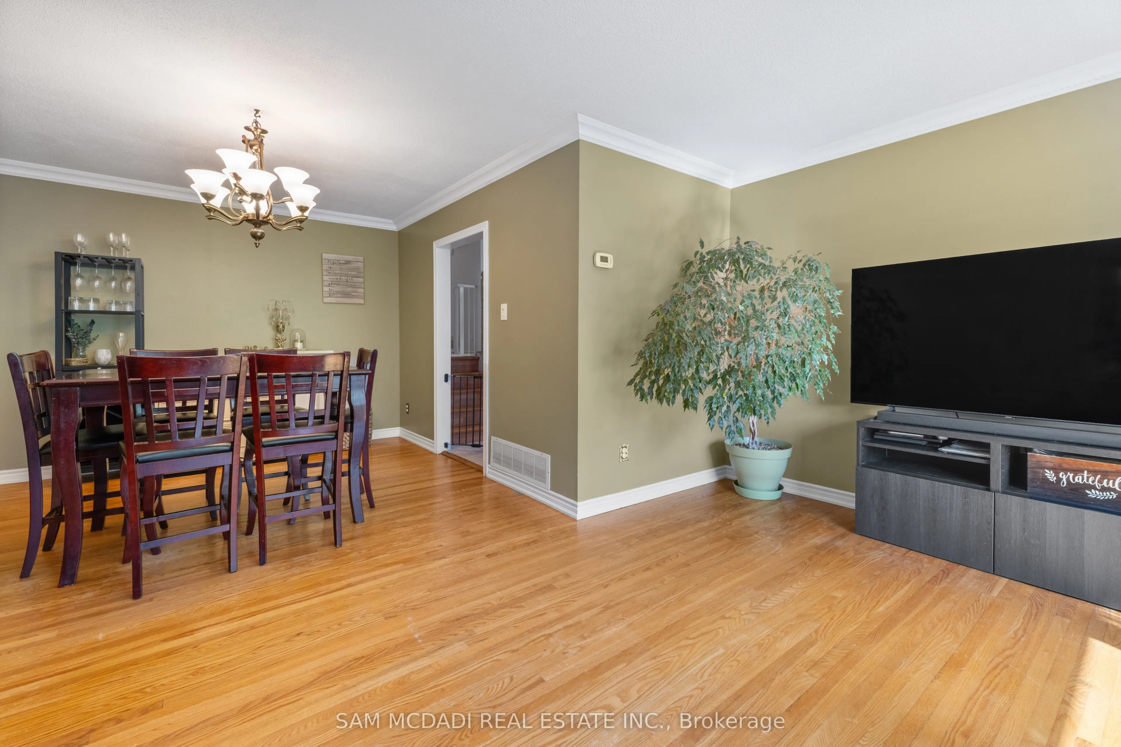 77 Lockton Crescent