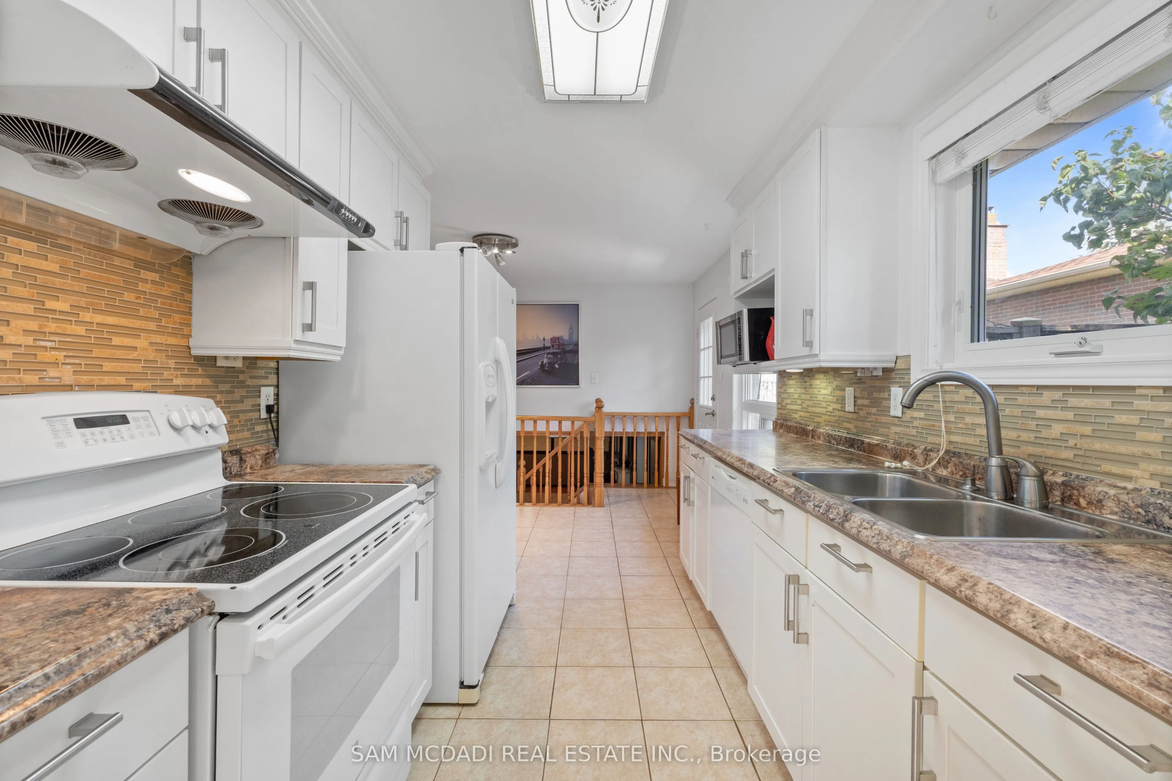77 Lockton Crescent