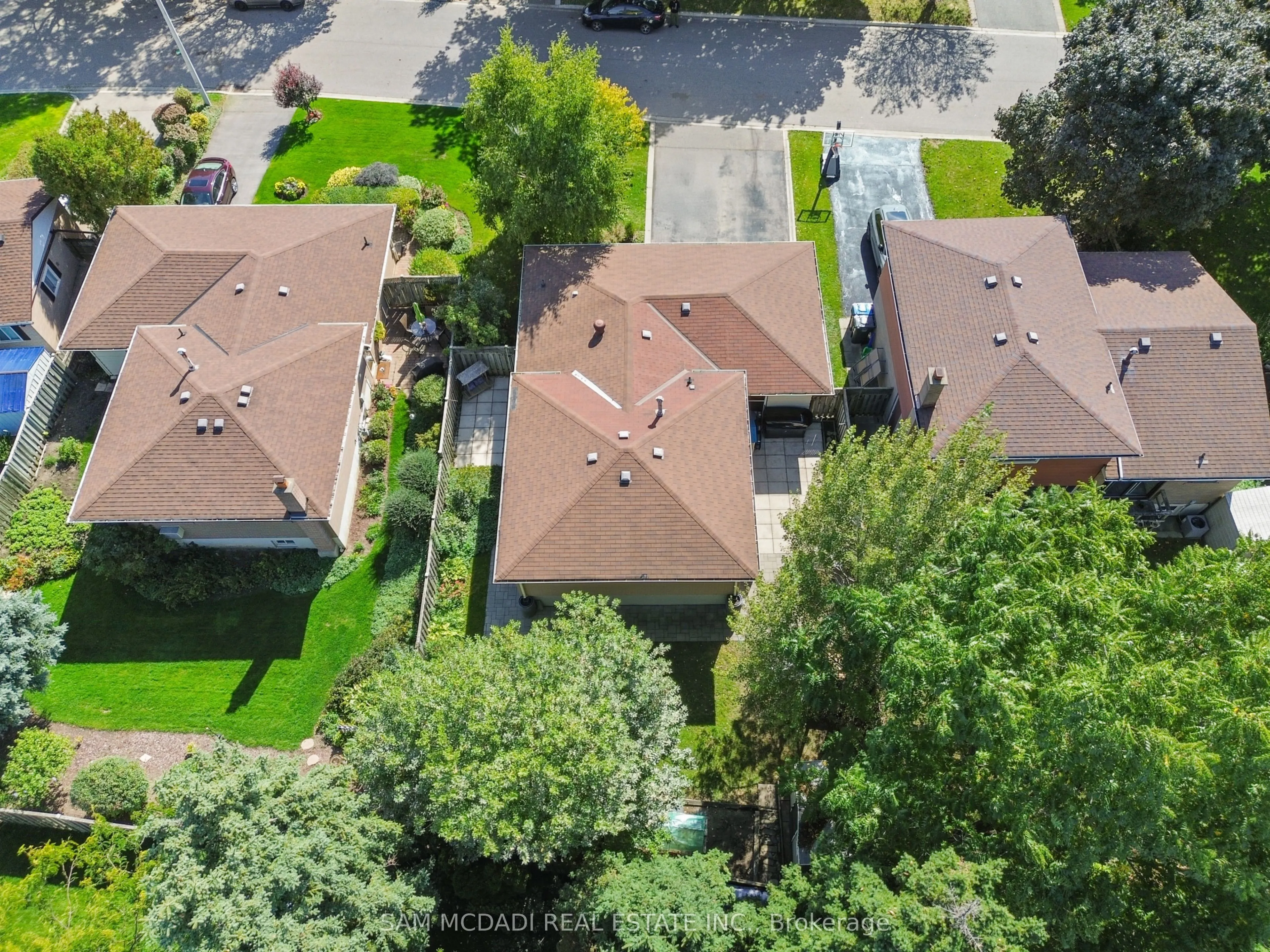 77 Lockton Crescent