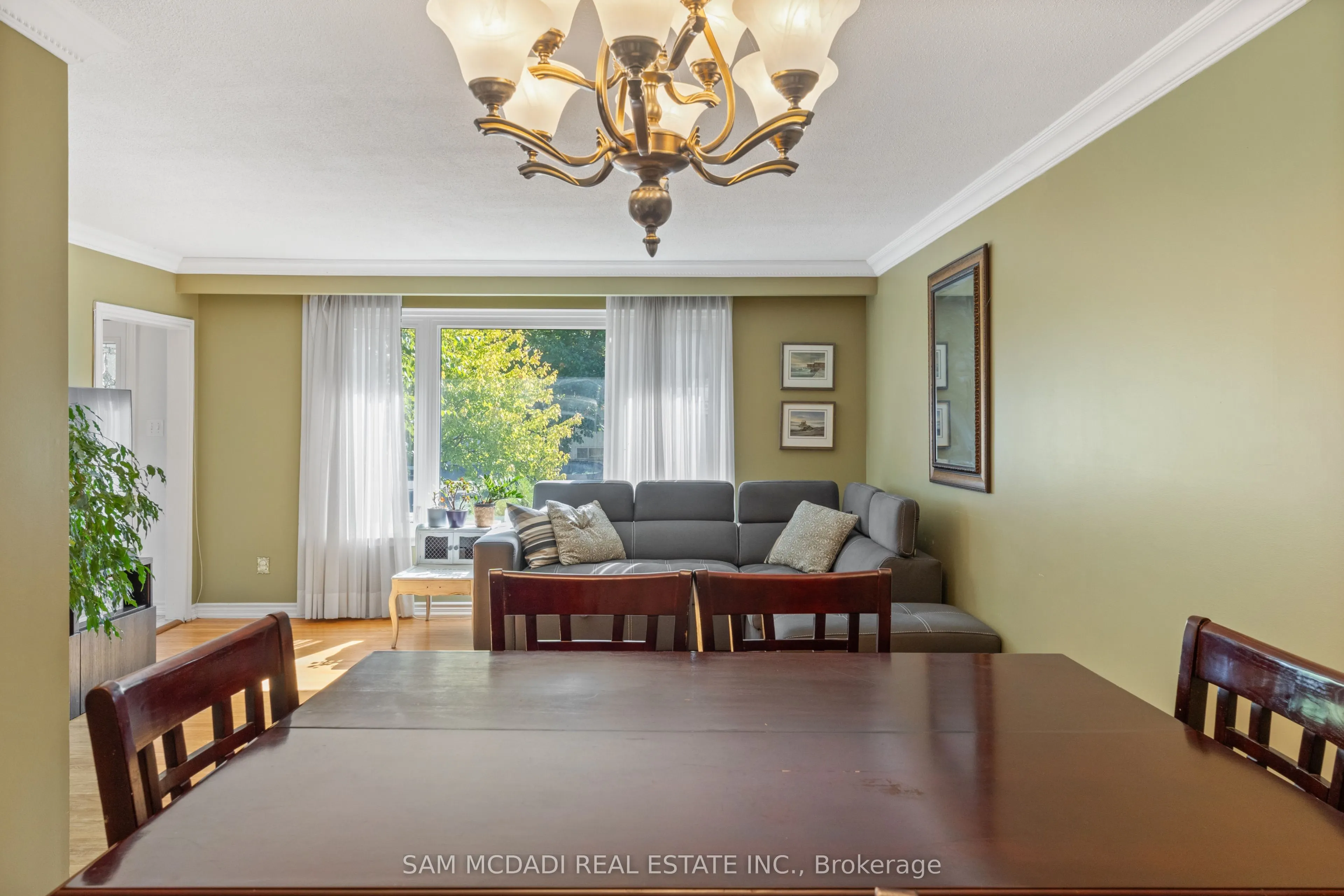 77 Lockton Crescent