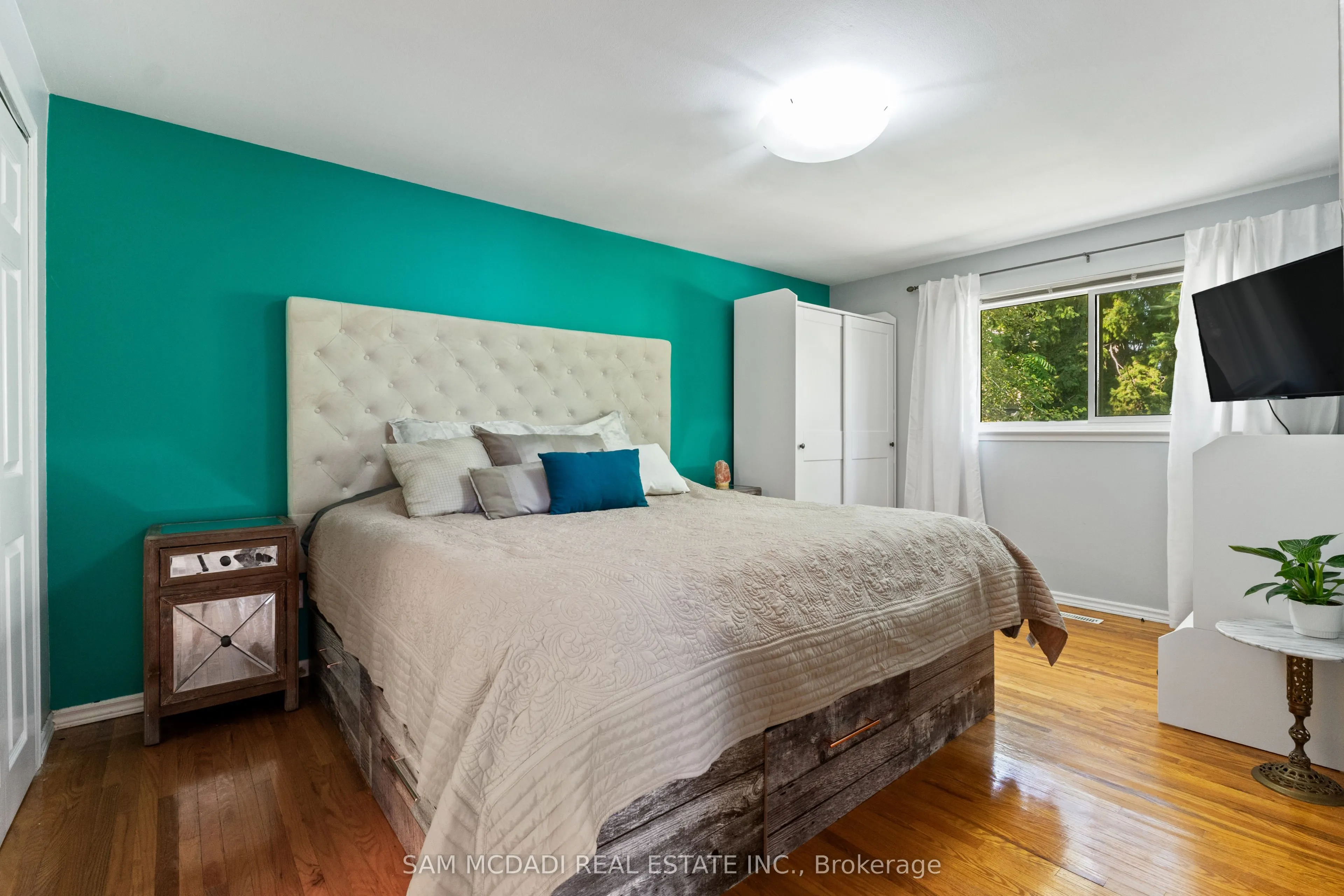 77 Lockton Crescent