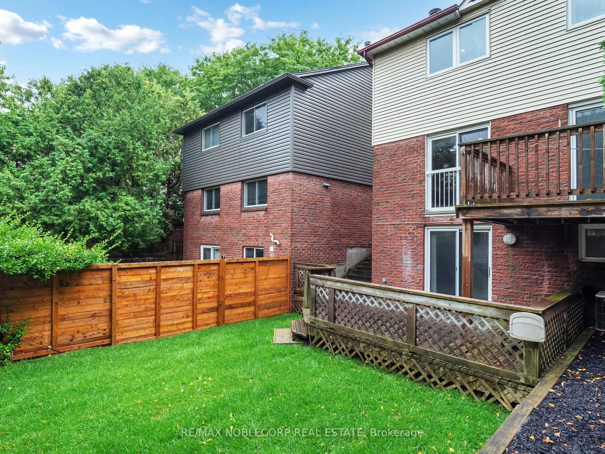 892 Sweetwater Crescent