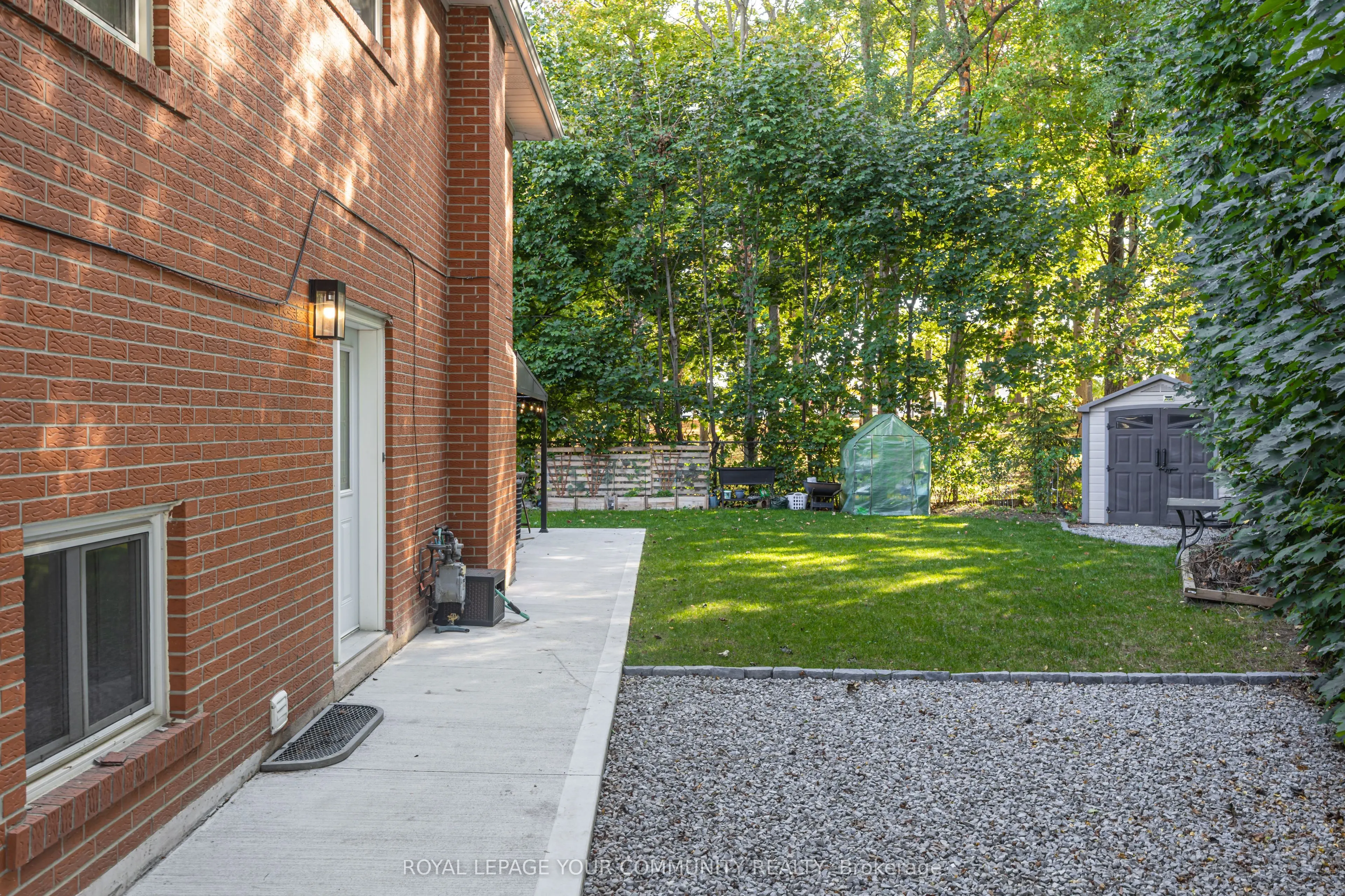 18 Loomis Court