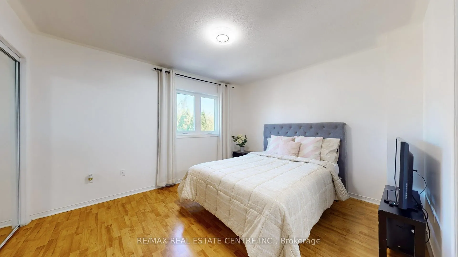 5596 Whistler Crescent