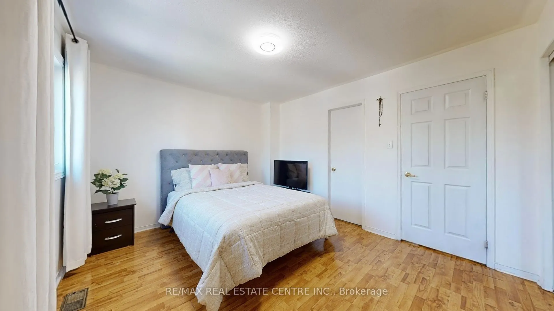 5596 Whistler Crescent