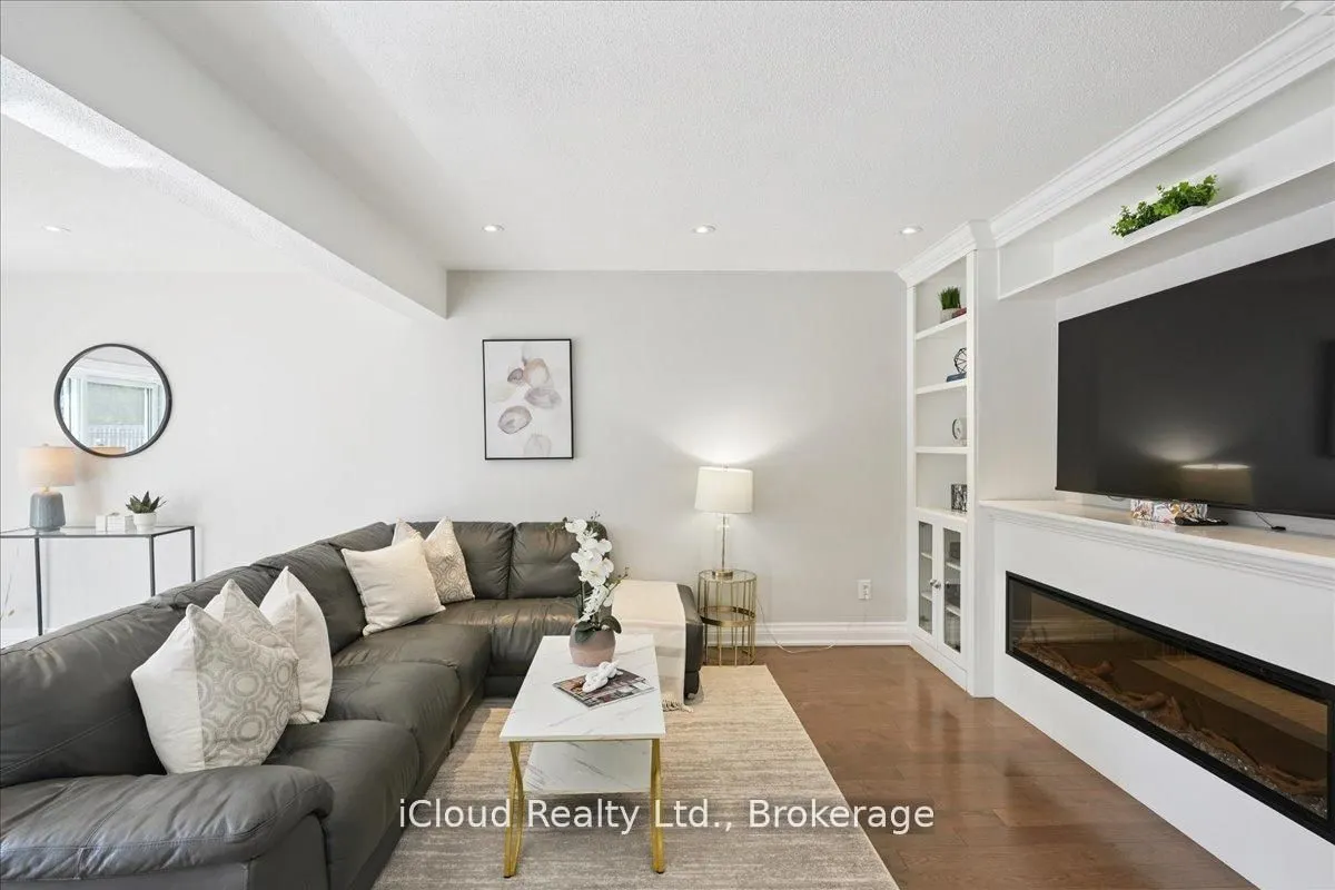 2224 Thorn Lodge Drive
