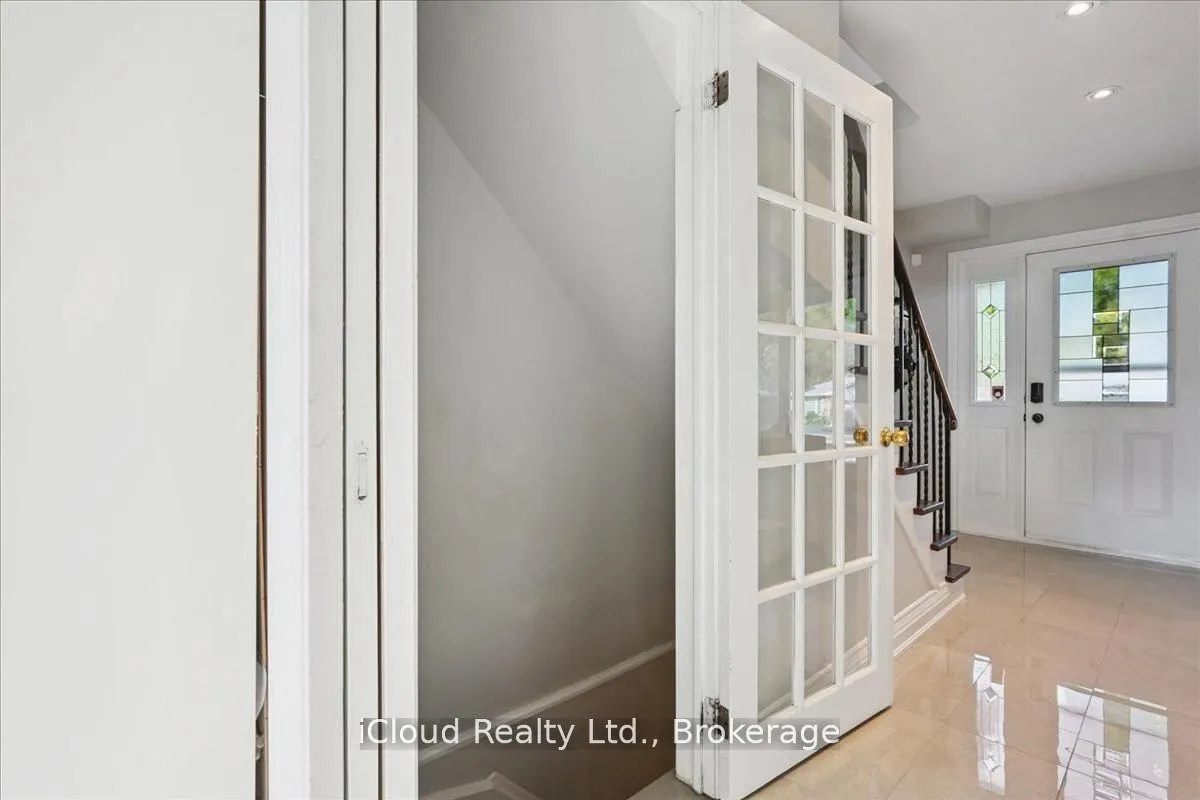 2224 Thorn Lodge Drive