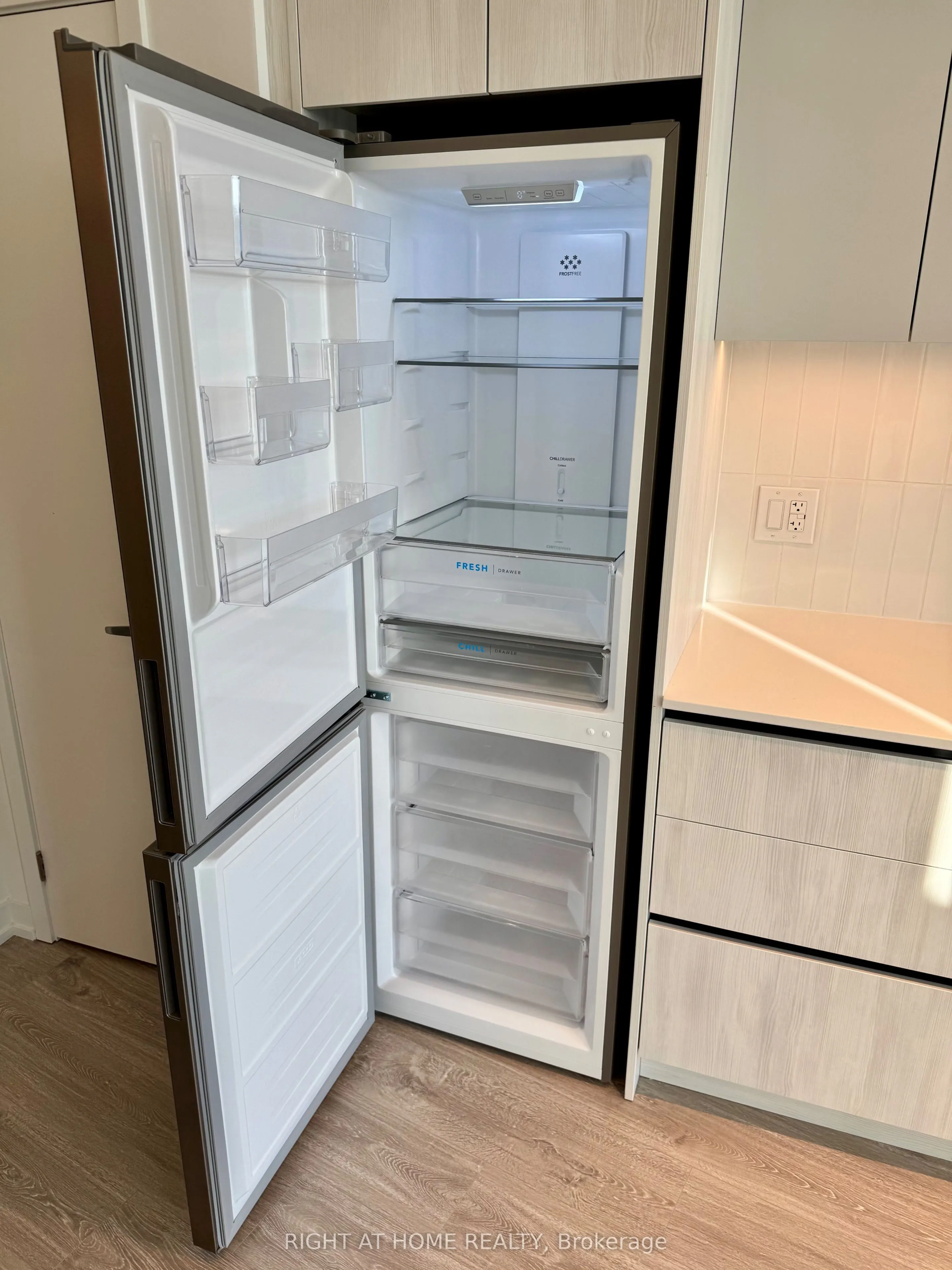 2485 Eglinton Ave W Avenue, #1022
