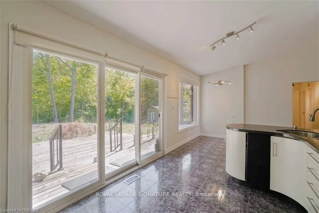 14 BURNHAMTHORPE Road W, #(MAIN)