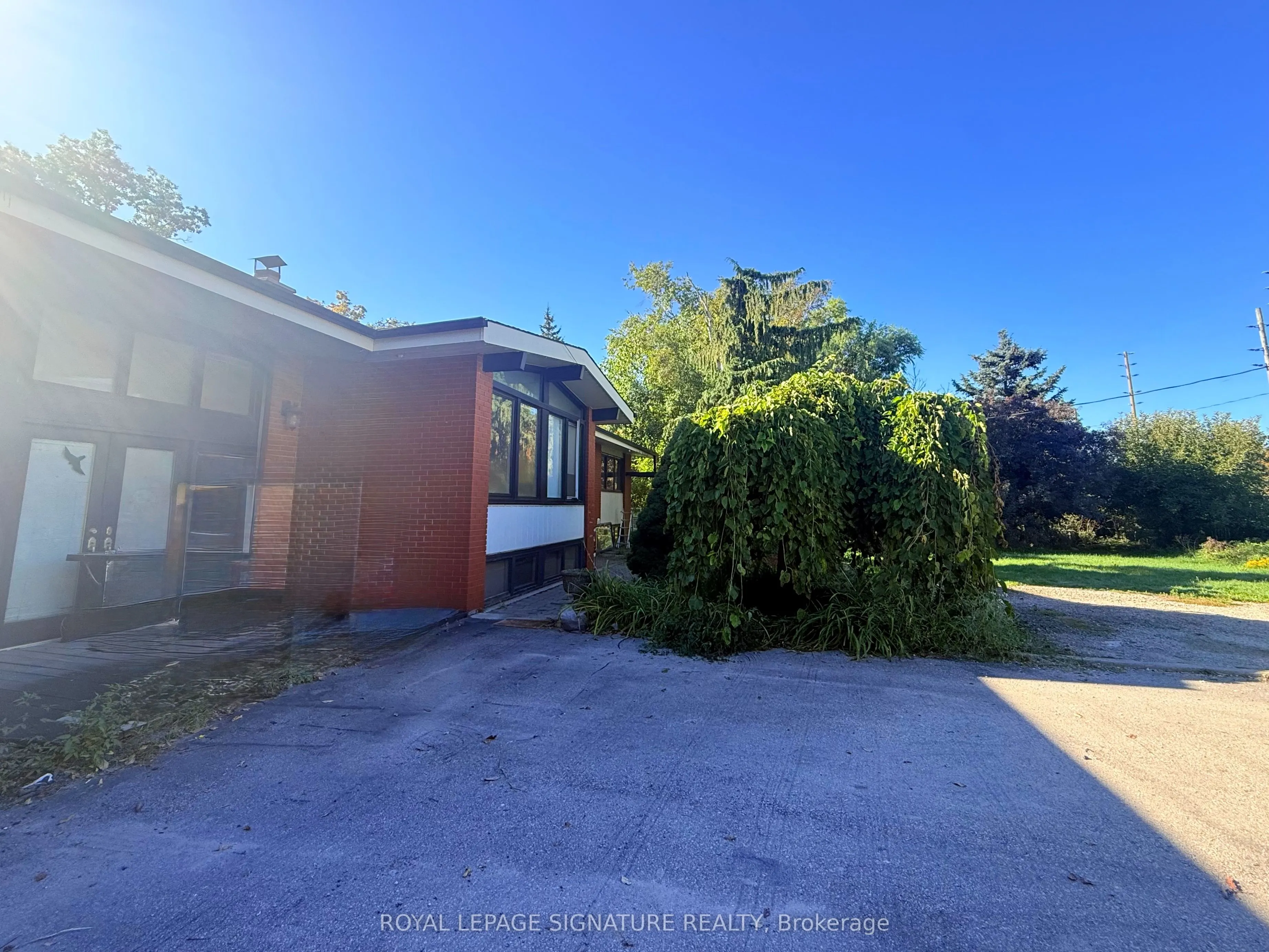 14 BURNHAMTHORPE Road W, #(MAIN)