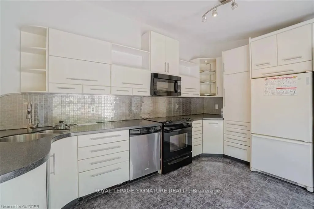 14 BURNHAMTHORPE Road W, #(MAIN)