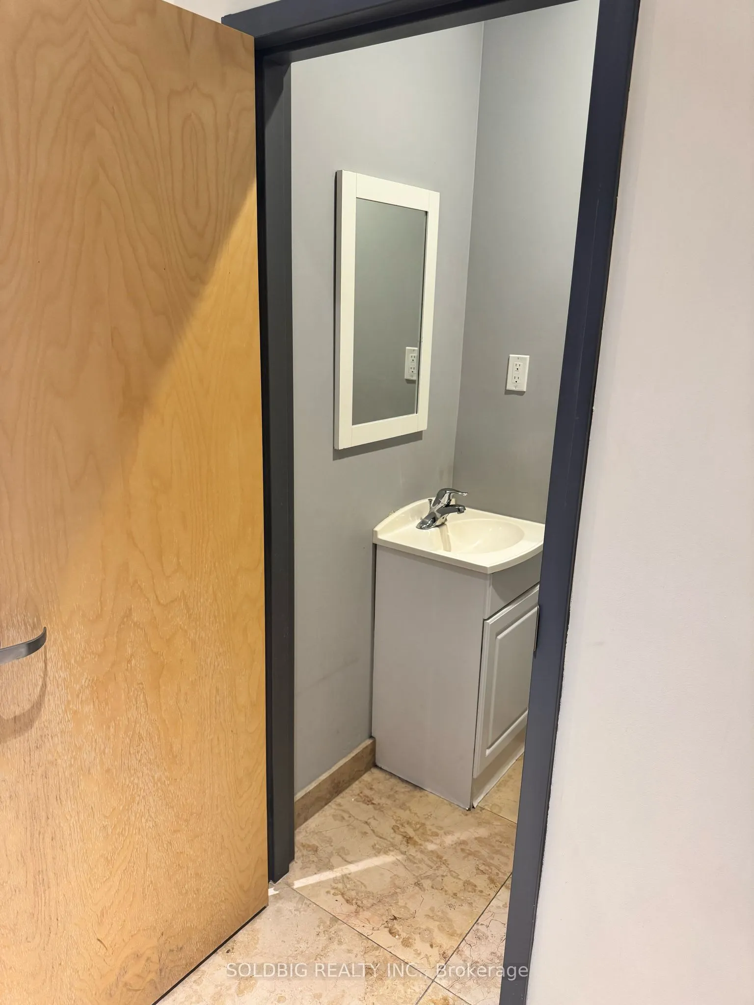 450 Bronte Street S, #211