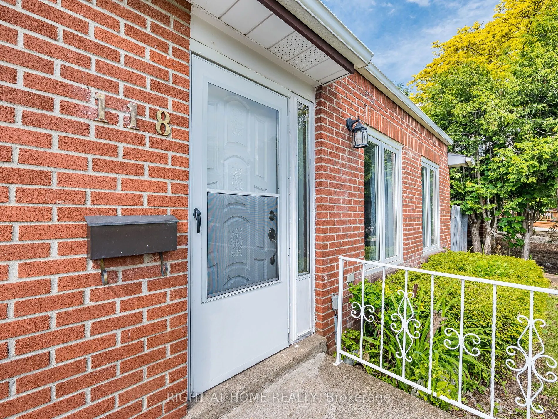 118 Bonham Boulevard