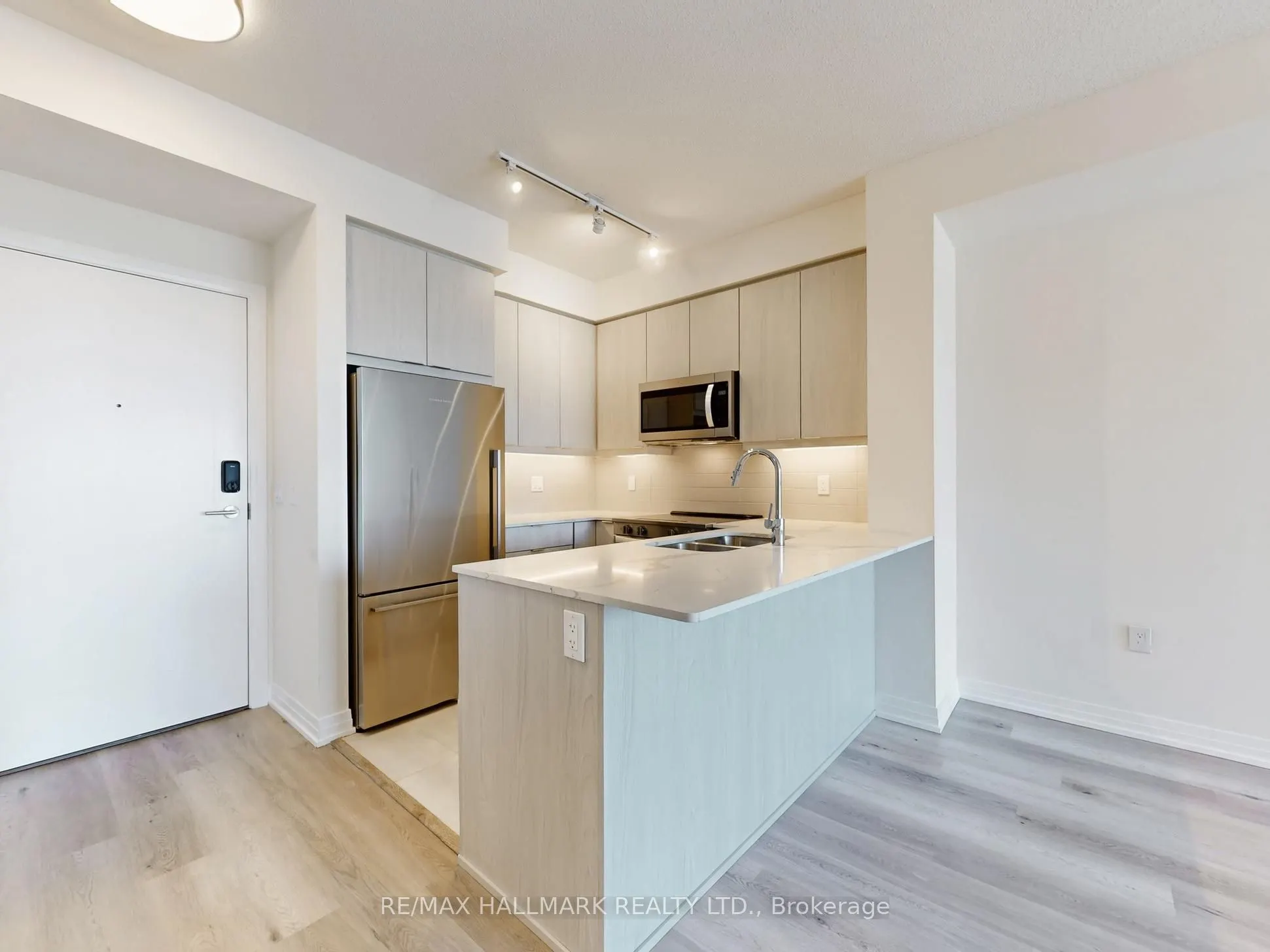 15 Watergarden Dr Drive, #303