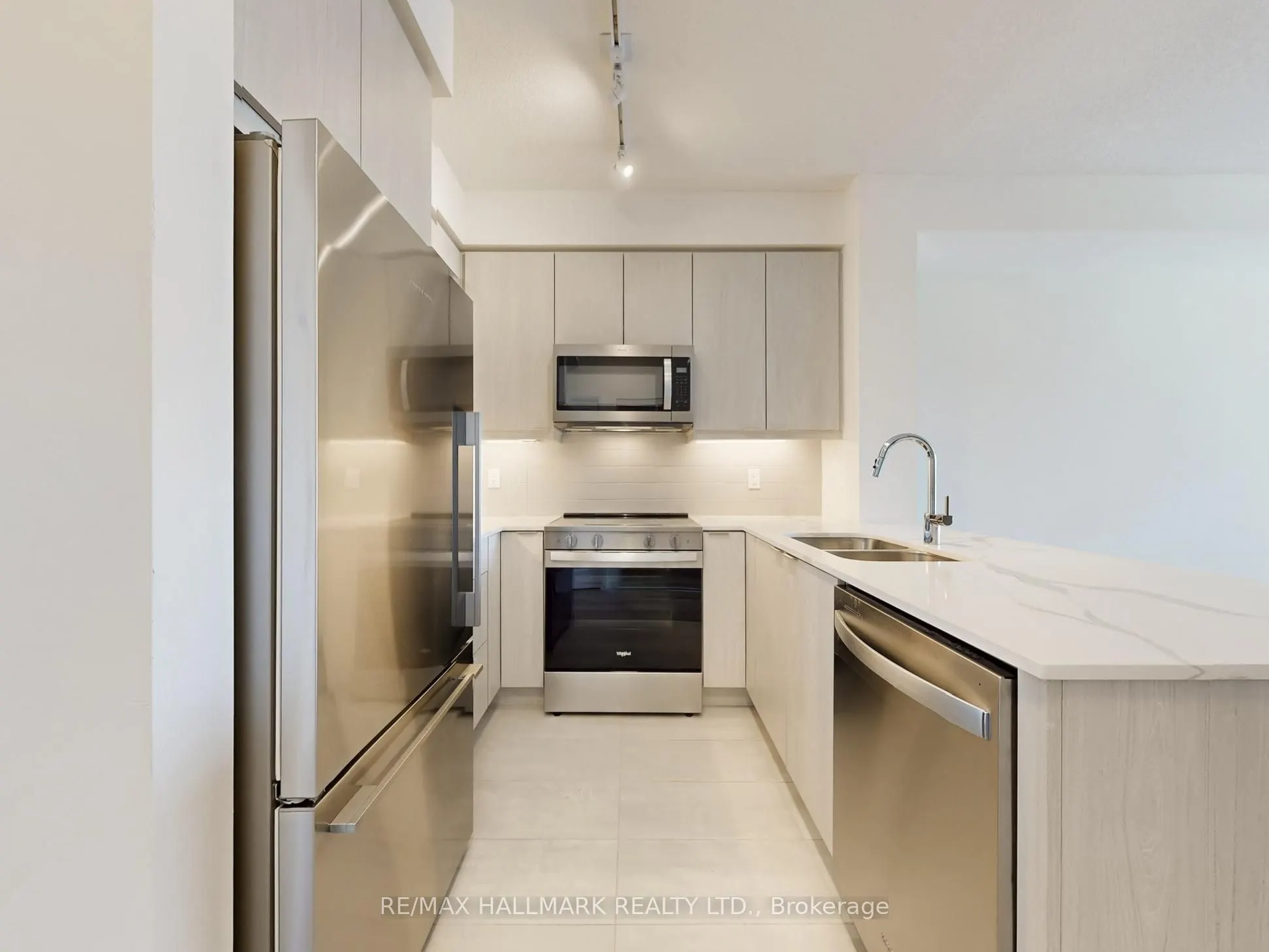 15 Watergarden Dr Drive, #303