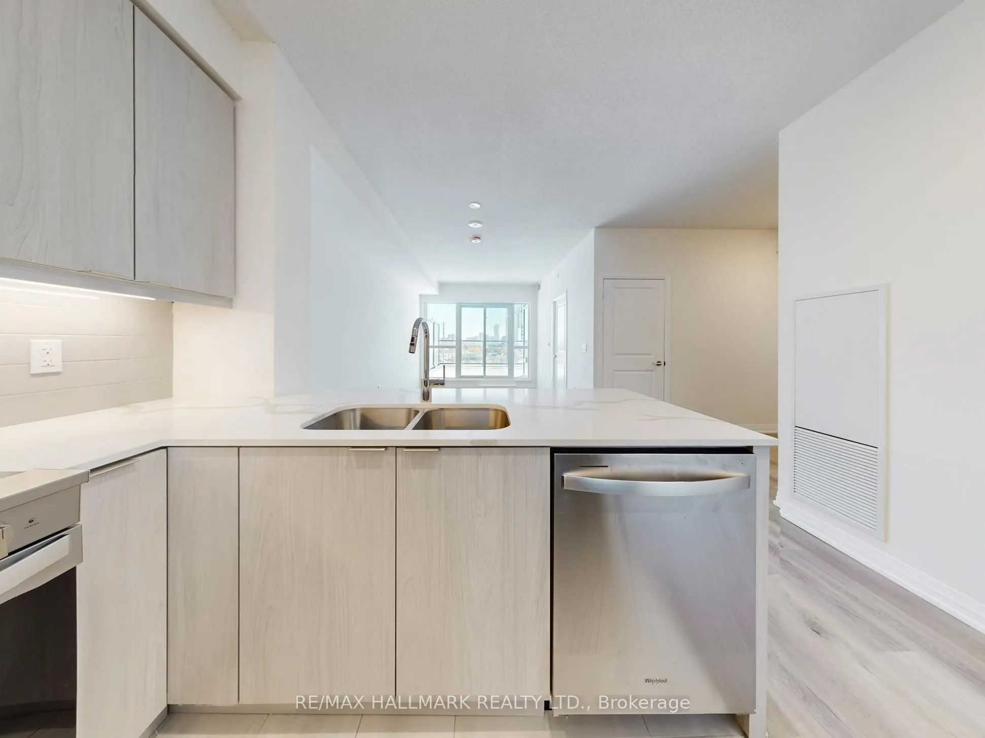15 Watergarden Dr Drive, #303