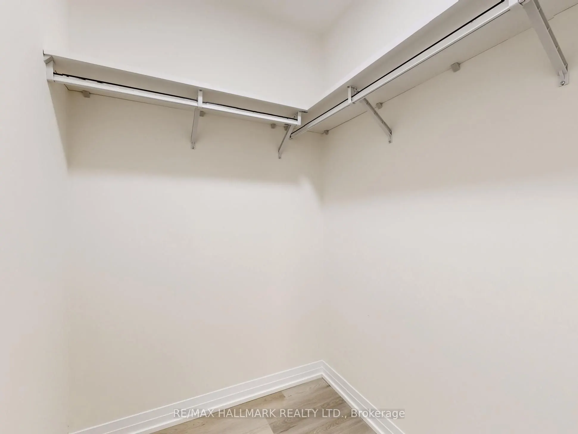 15 Watergarden Dr Drive, #303