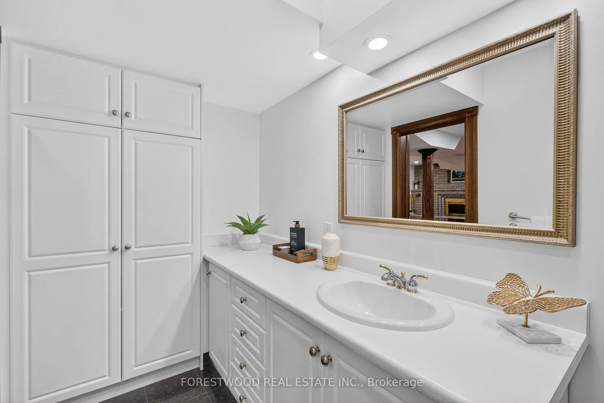 971 Lovingston Crescent