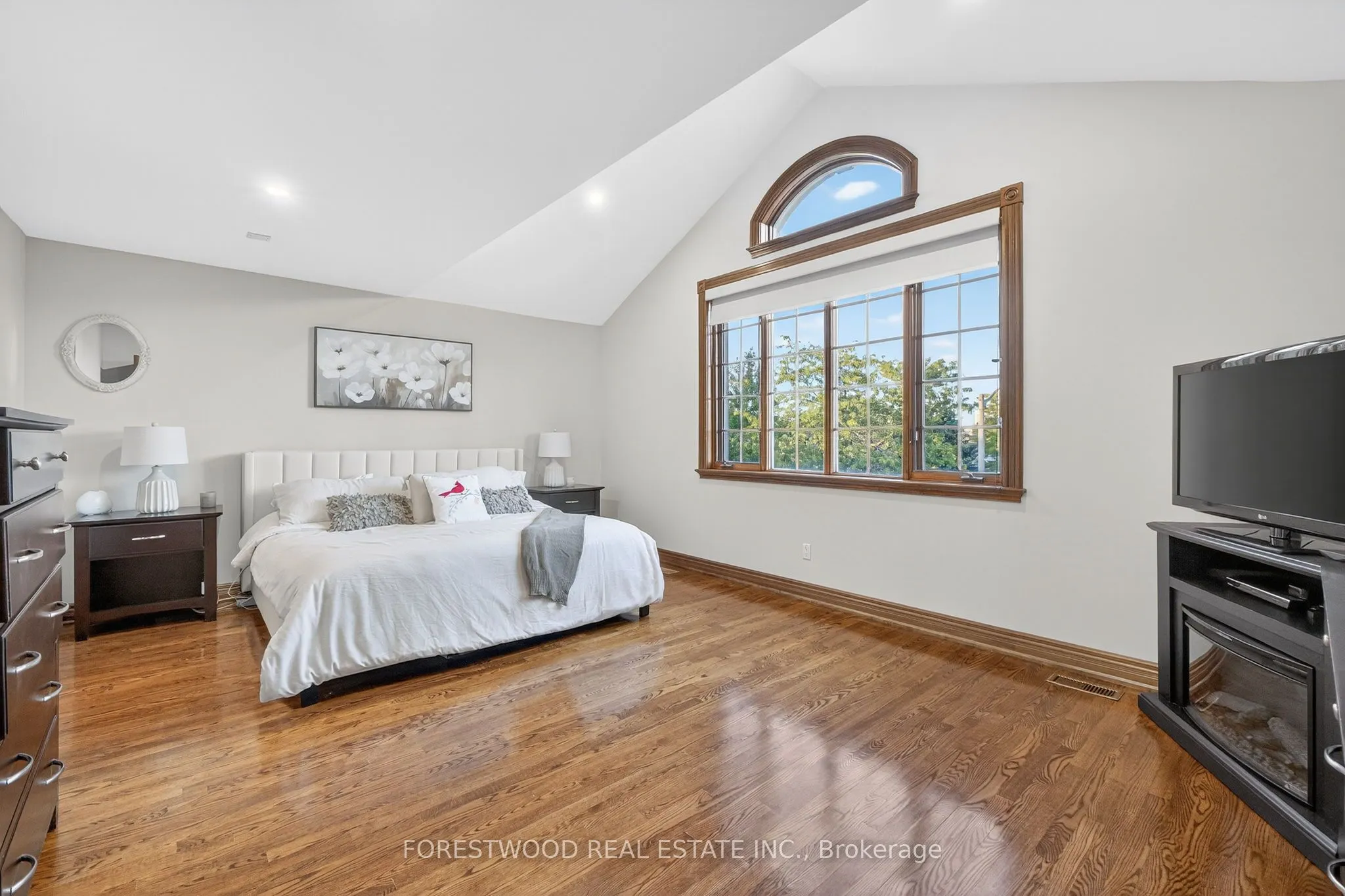 971 Lovingston Crescent