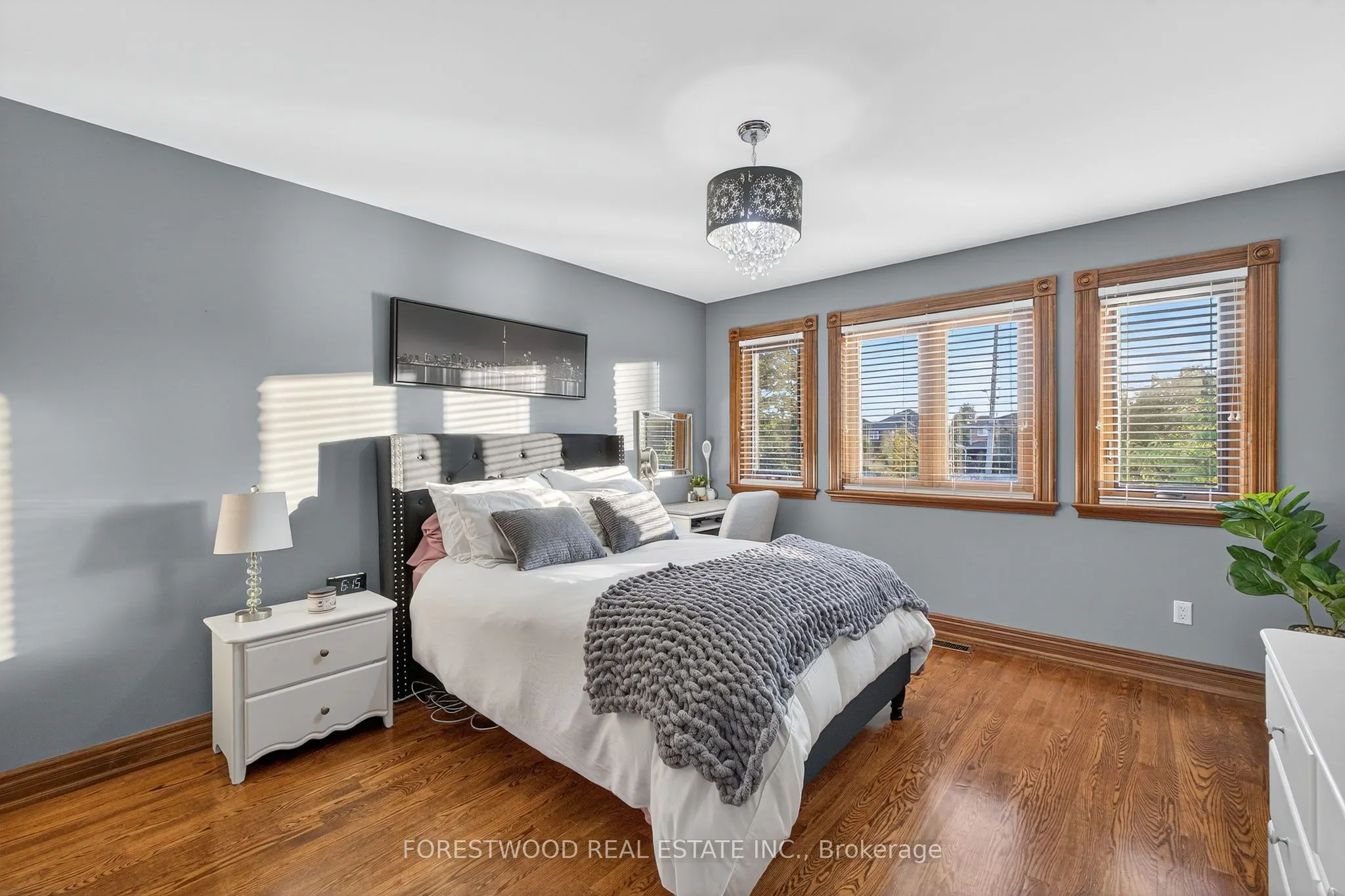 971 Lovingston Crescent