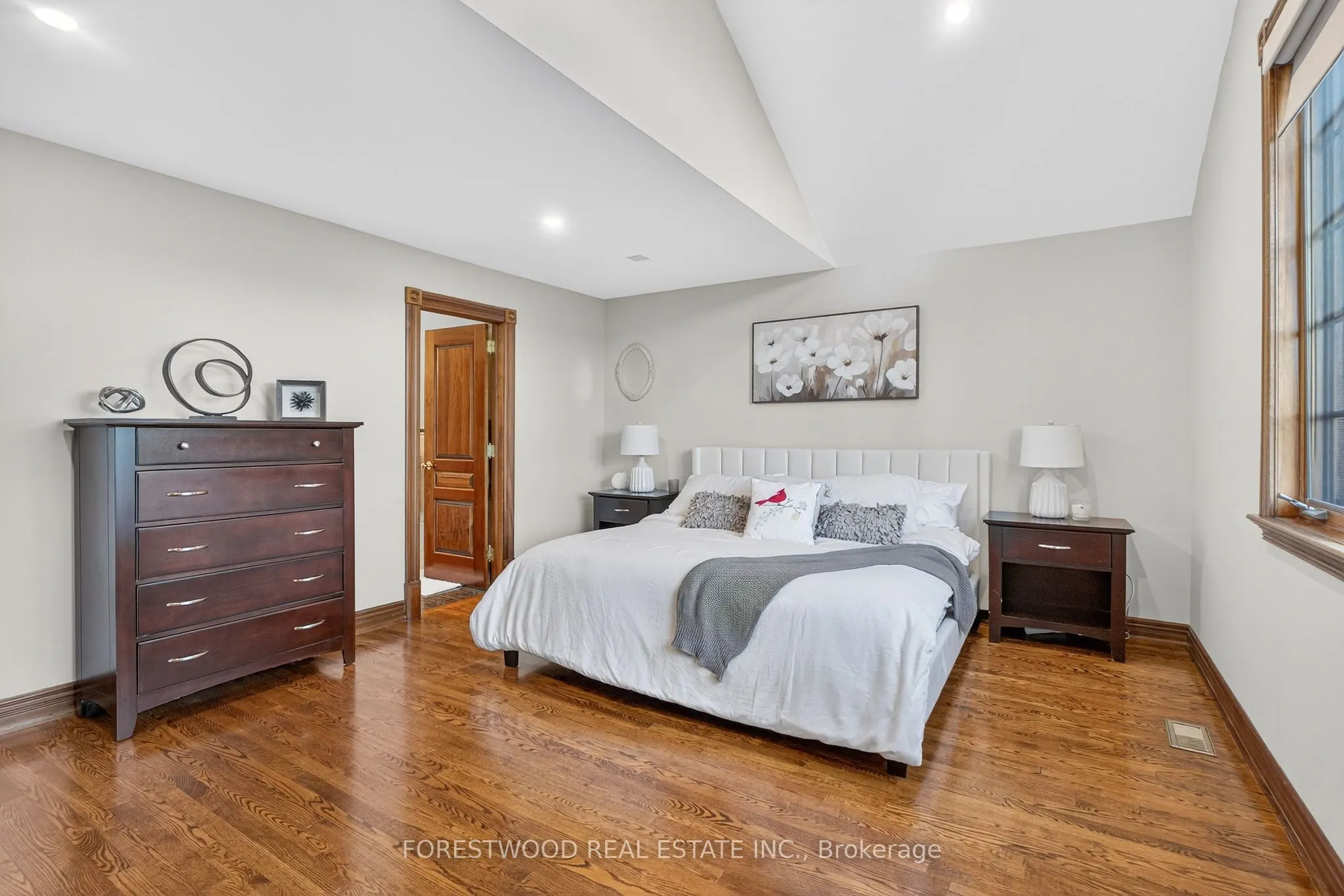 971 Lovingston Crescent