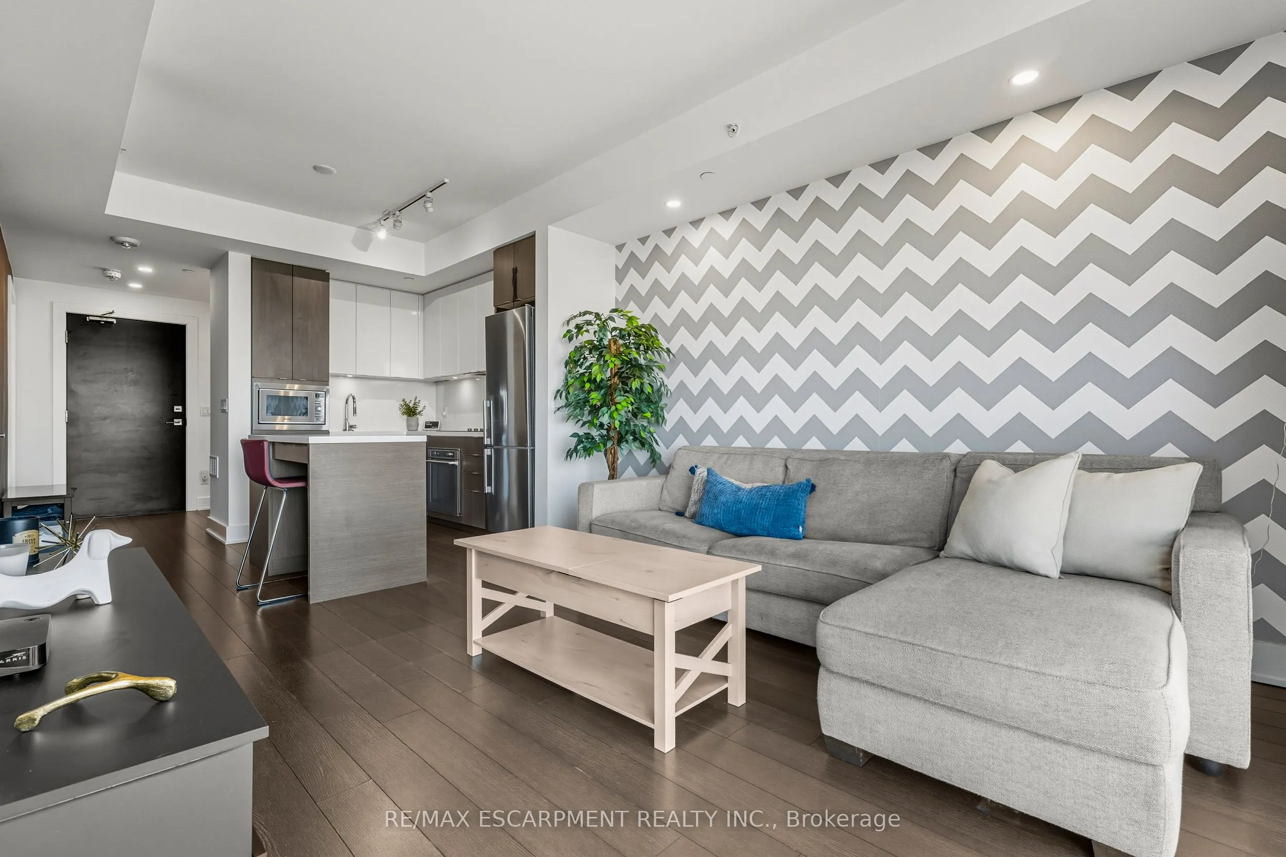 5220 Dundas Street, #D515