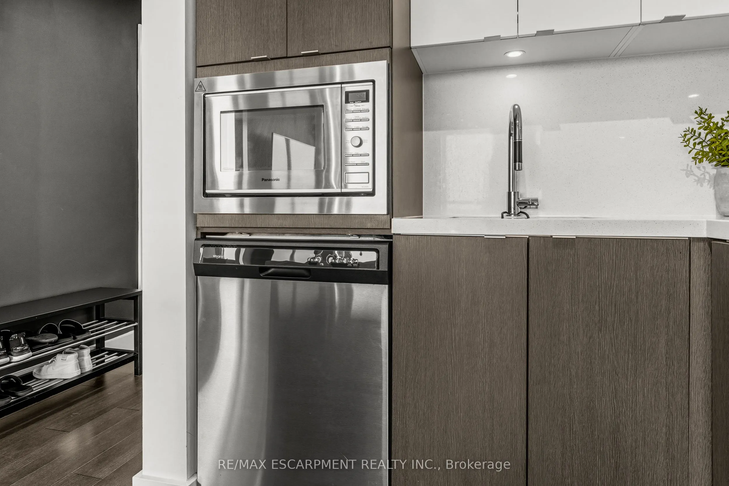 5220 Dundas Street, #D515