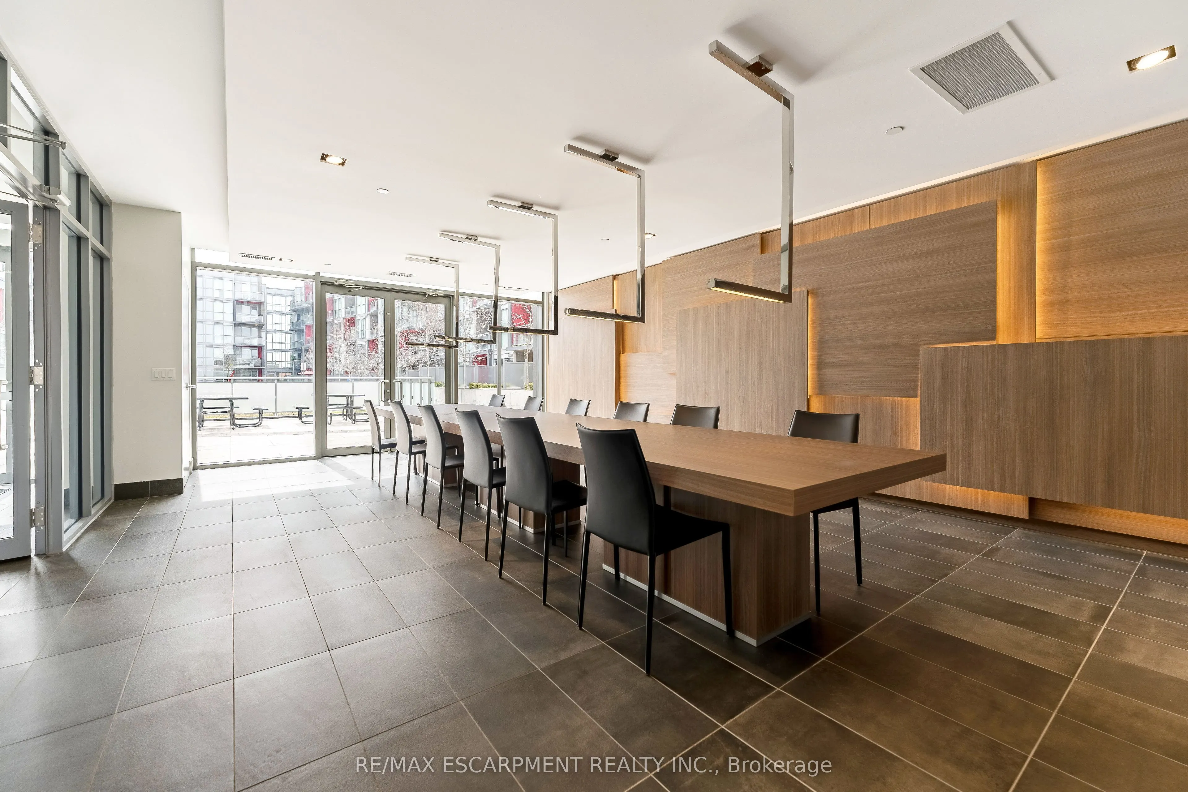 5220 Dundas Street, #D515