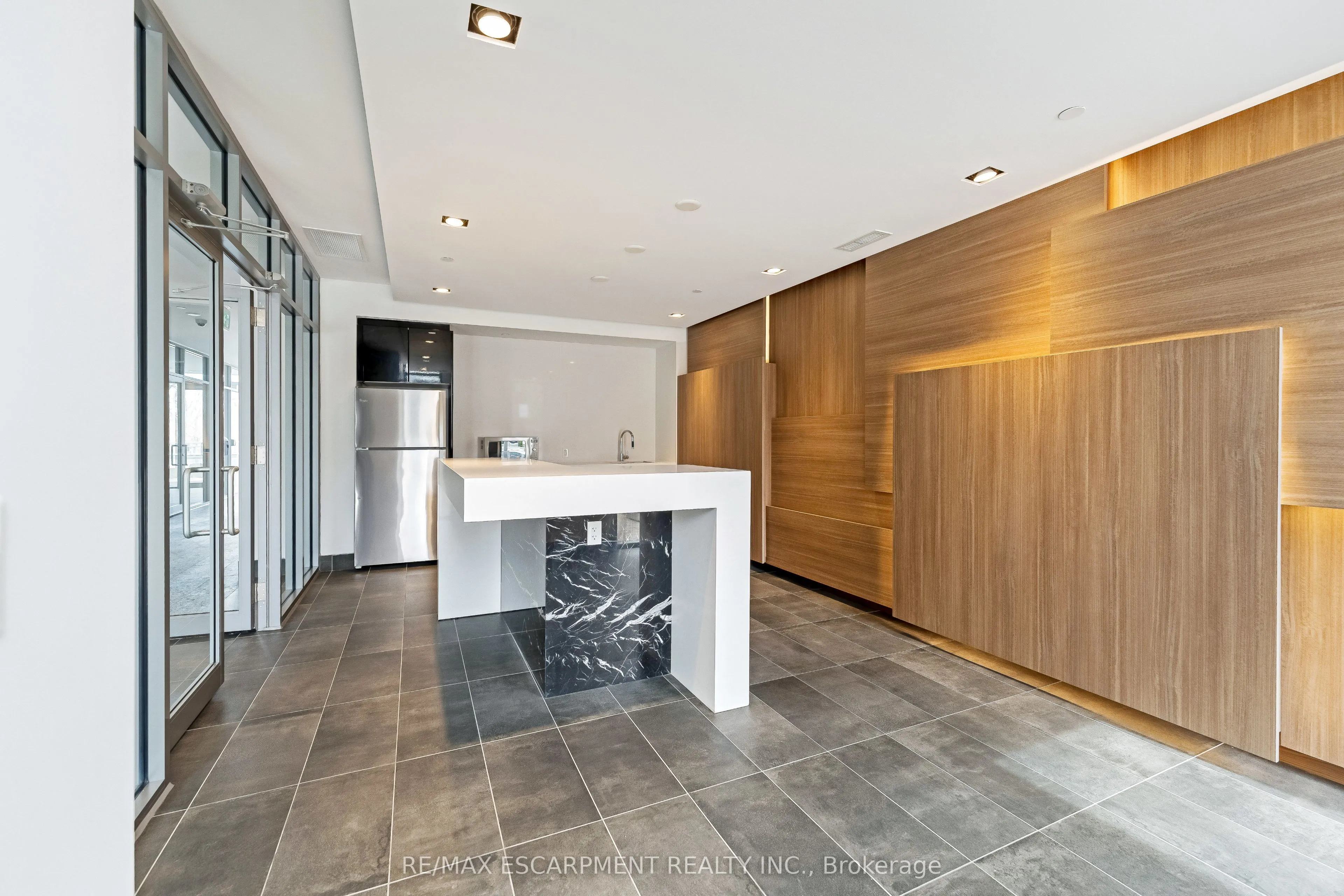 5220 Dundas Street, #D515