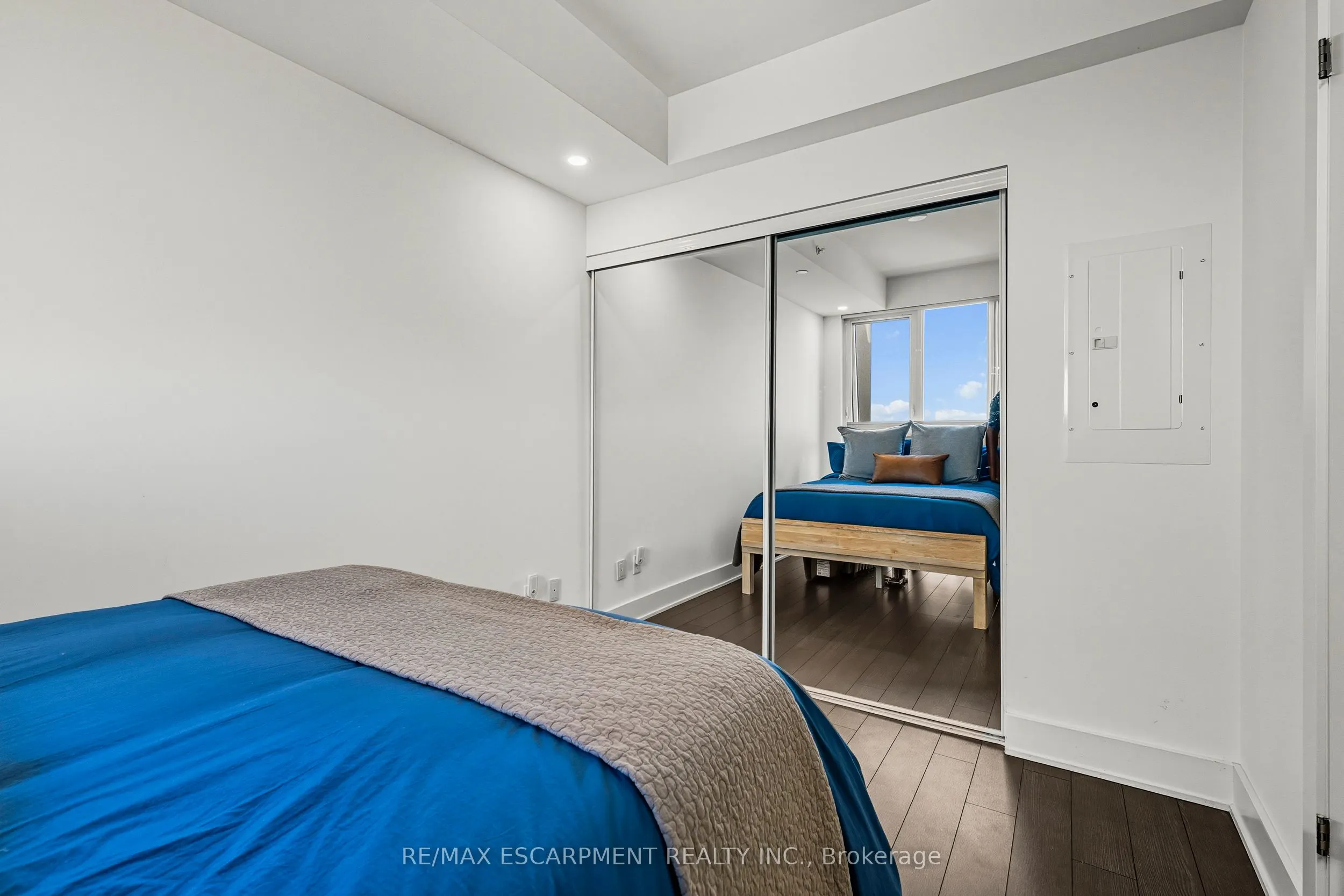 5220 Dundas Street, #D515