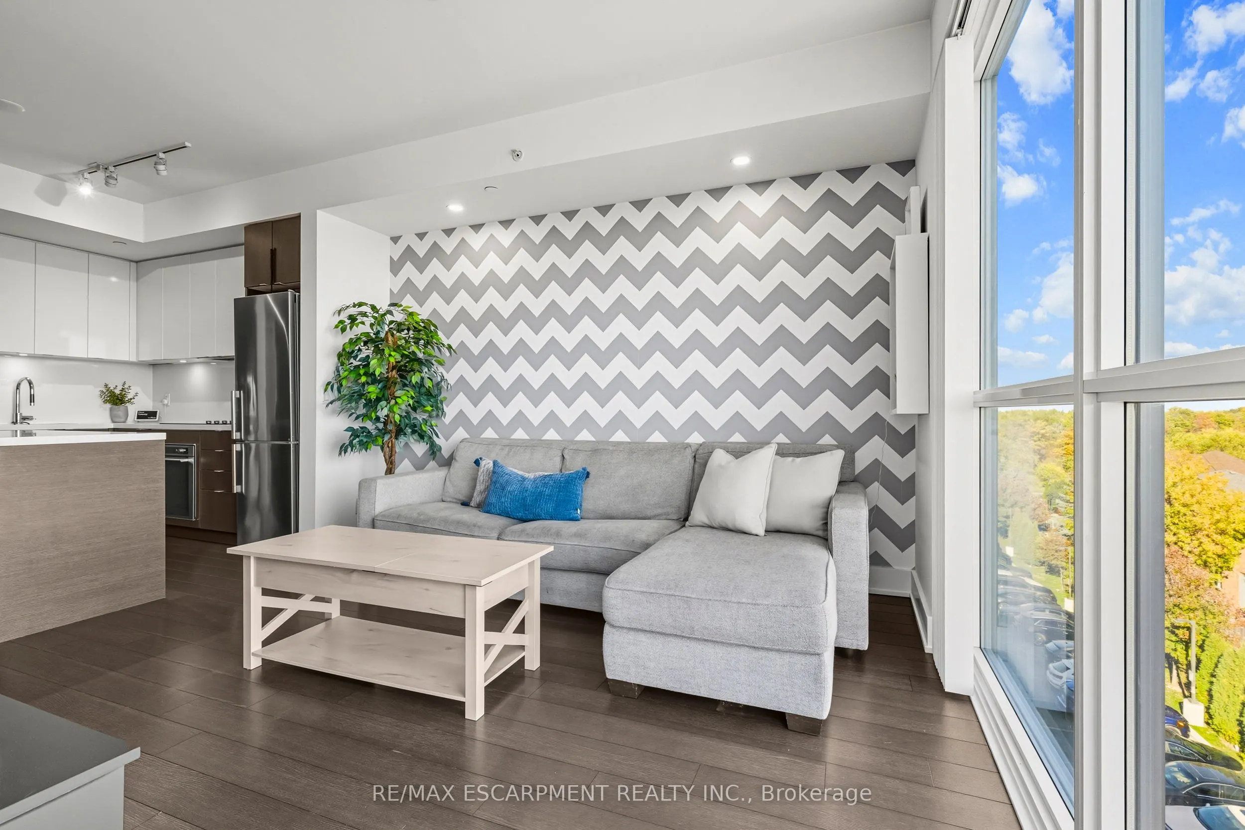 5220 Dundas Street, #D515