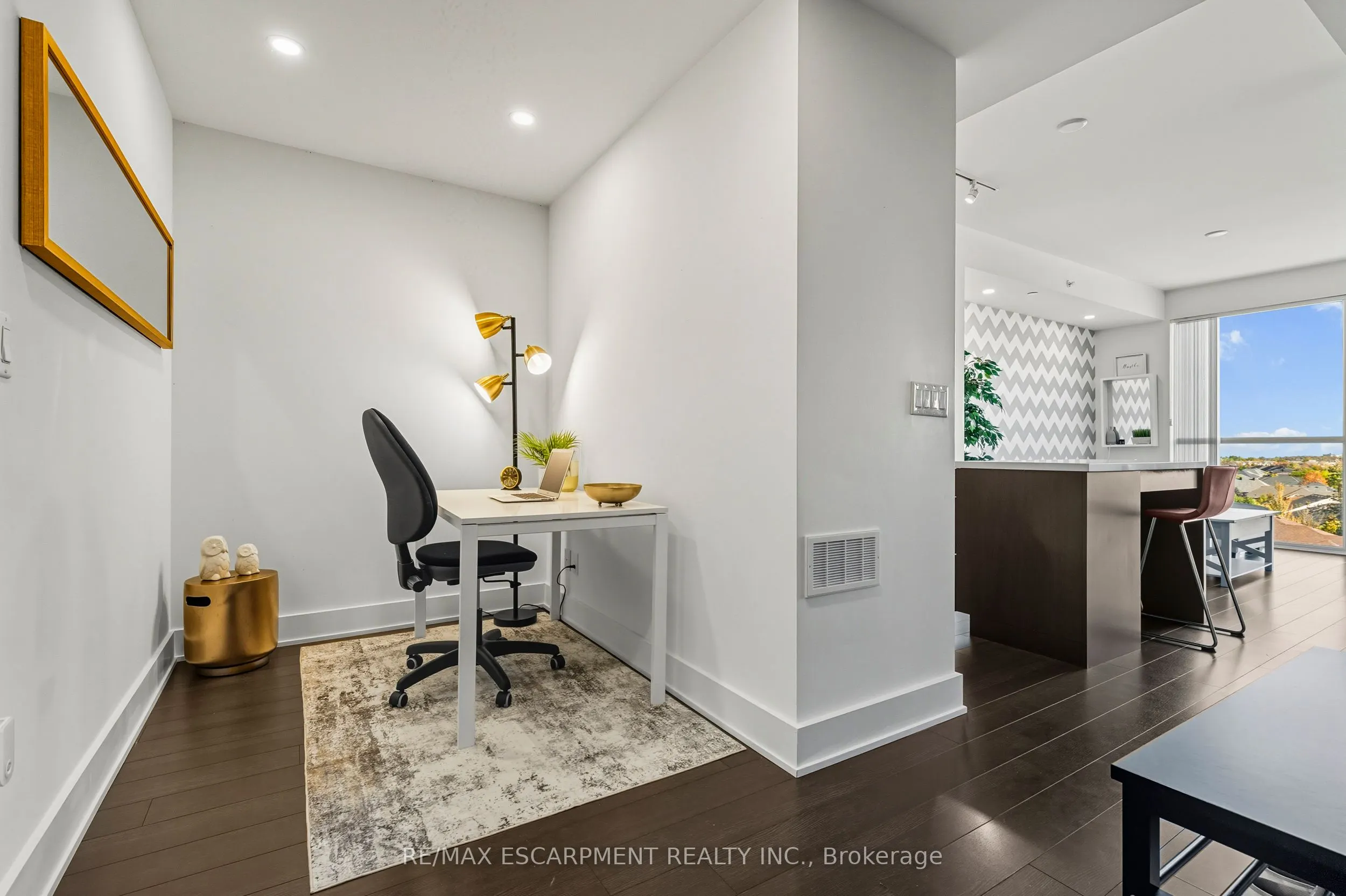 5220 Dundas Street, #D515